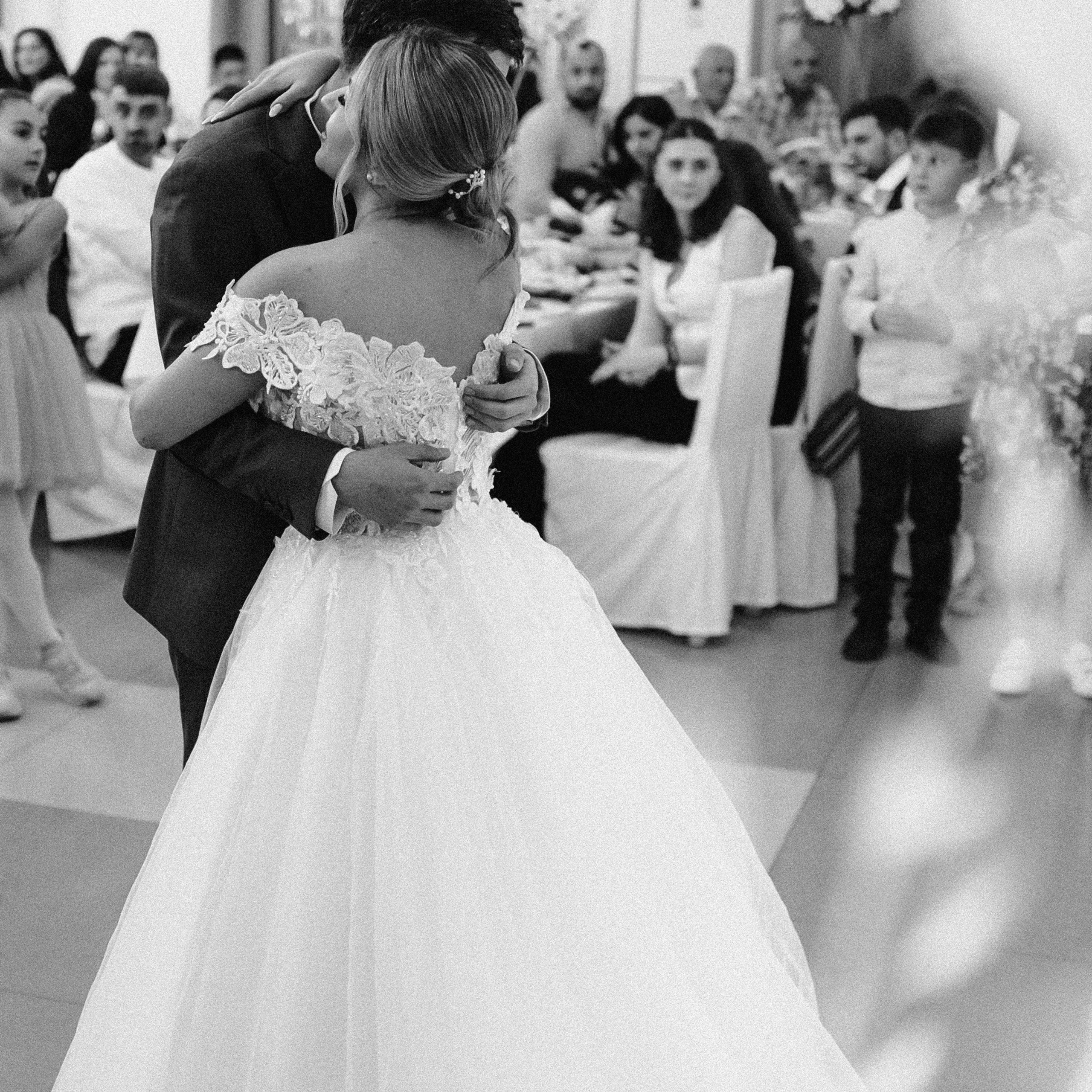 Mari B&W. Lifestyle and wedding photographer in Dubai Valeria Kikvidze