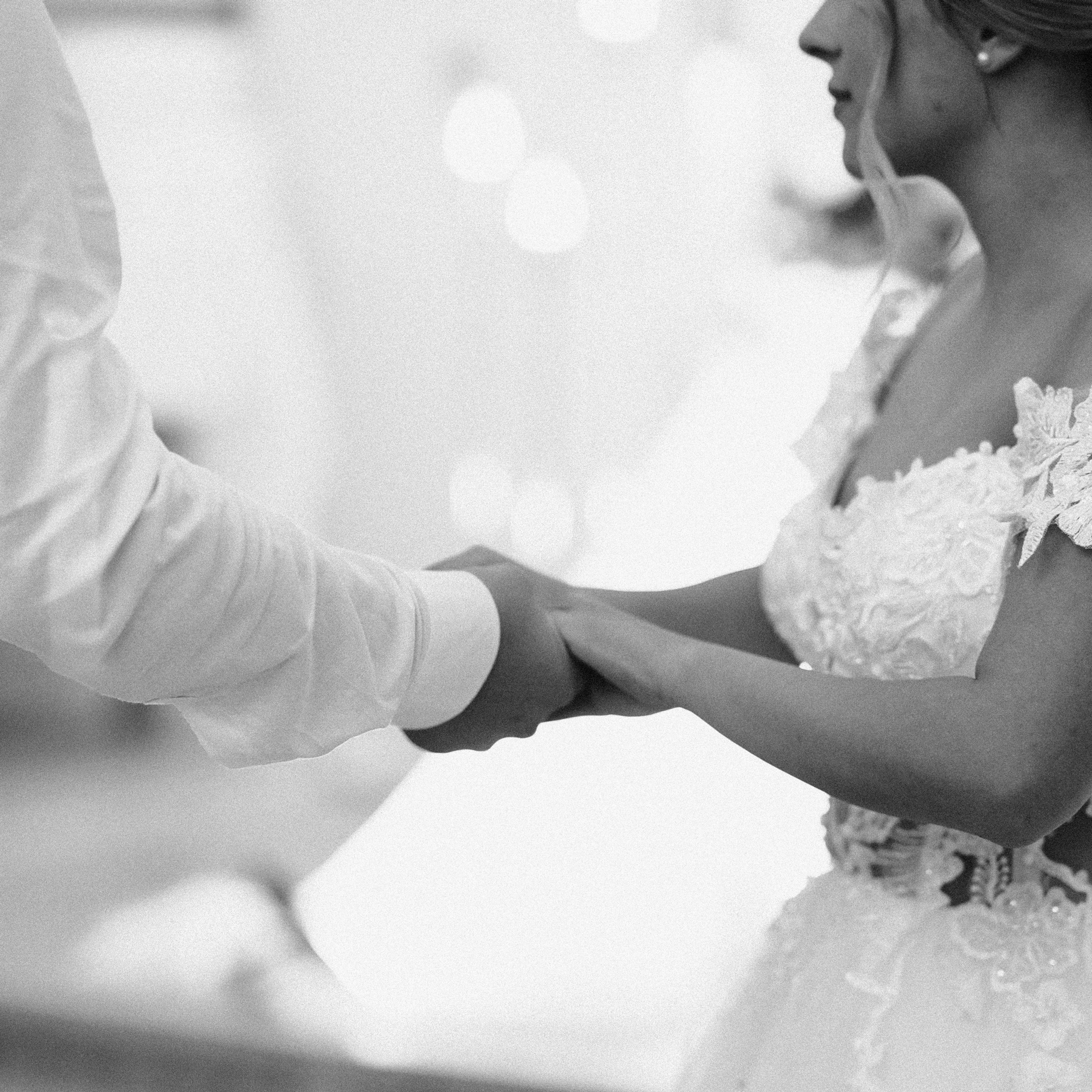 Mari B&W. Lifestyle and wedding photographer in Dubai Valeria Kikvidze