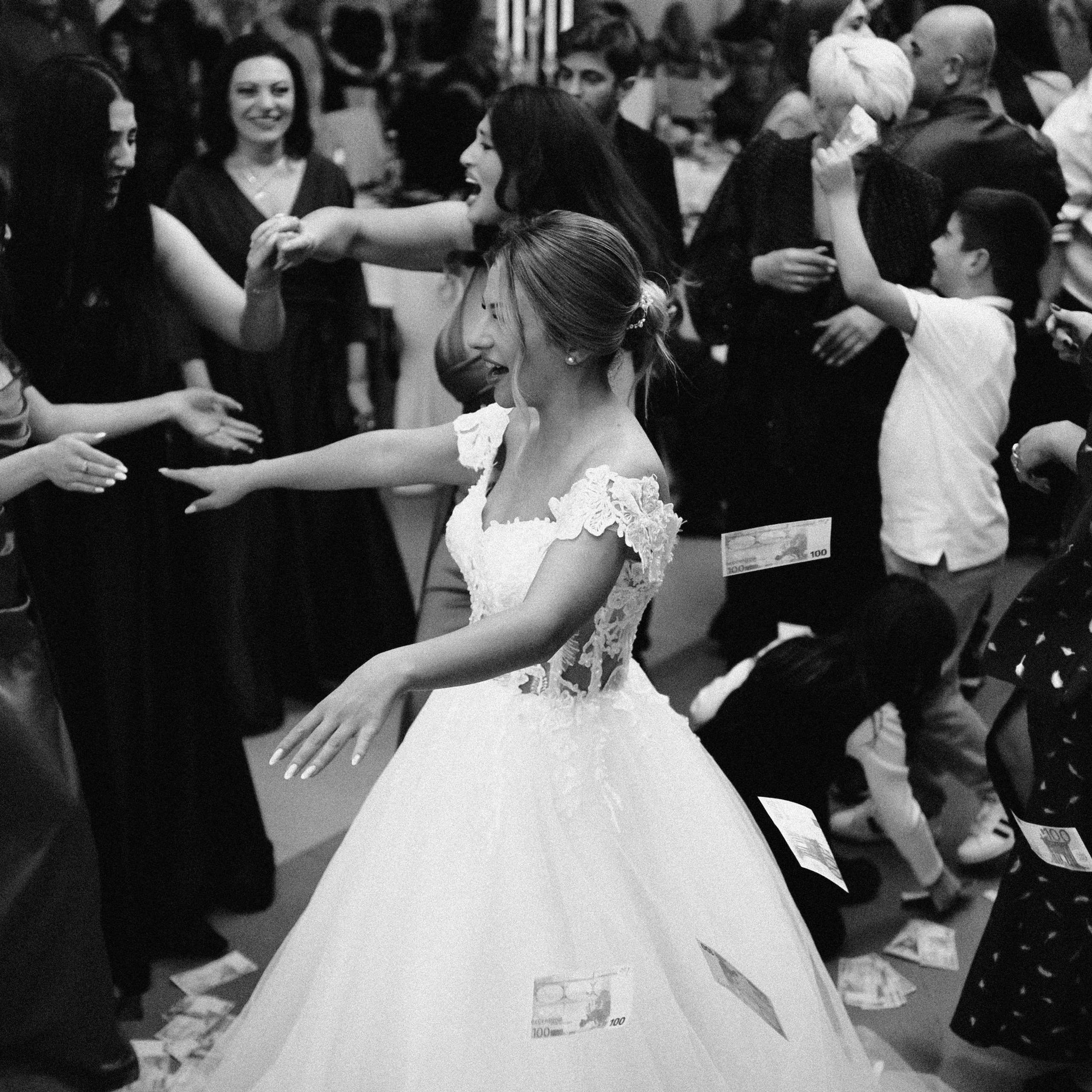 Mari B&W. Lifestyle and wedding photographer in Dubai Valeria Kikvidze