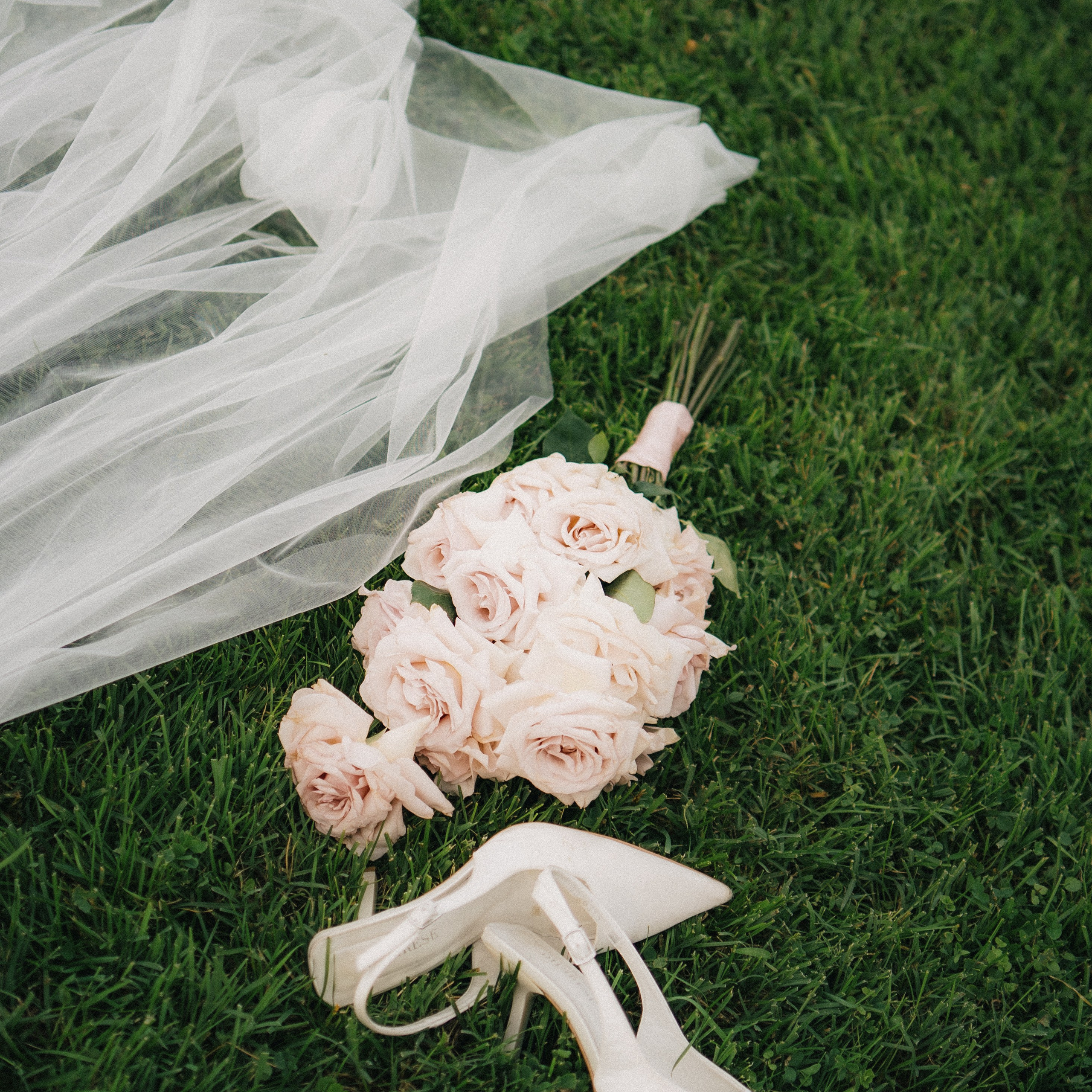 Field of love. Lifestyle and wedding photographer in Dubai Valeria Kikvidze