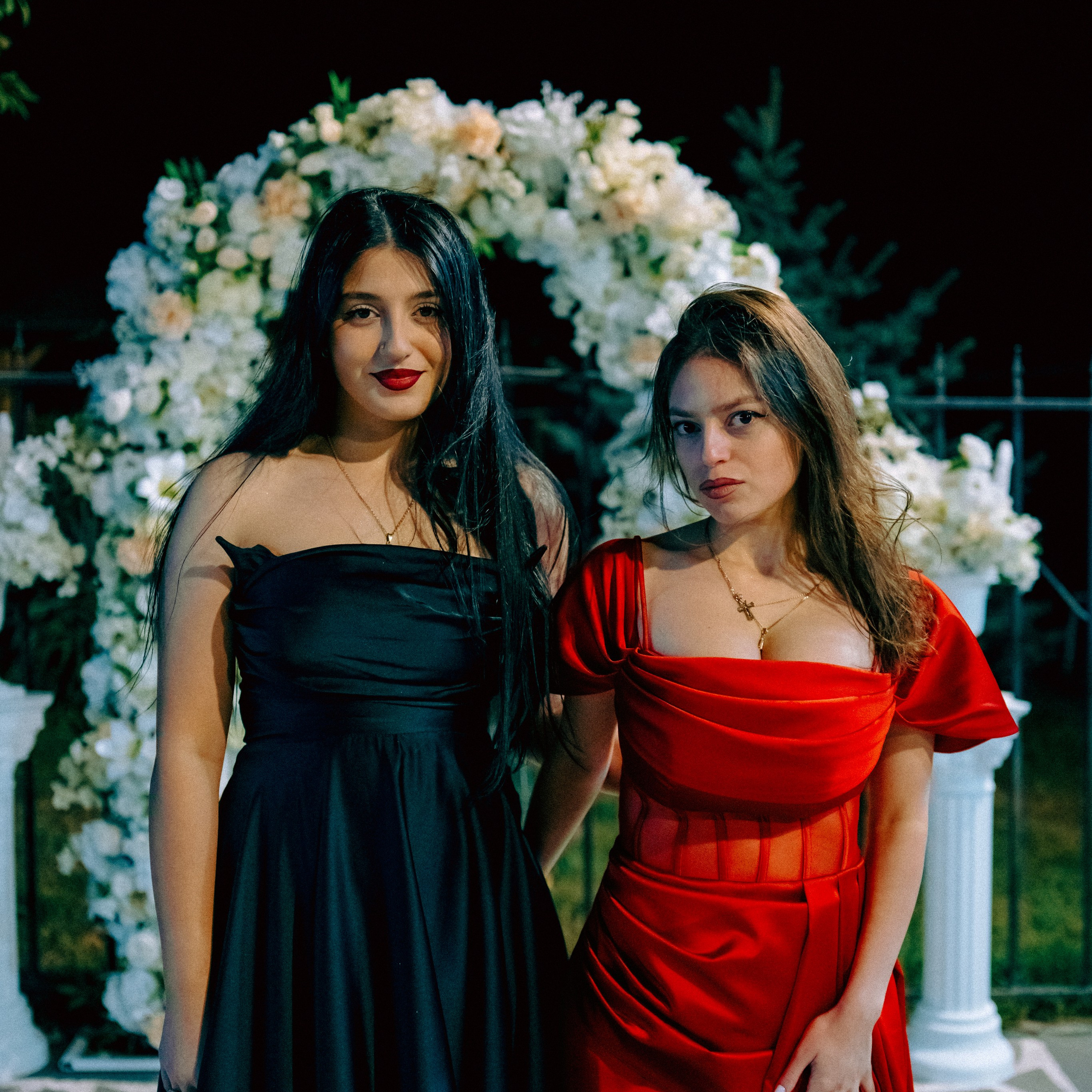 Black & Red. Lifestyle and wedding photographer in Dubai Valeria Kikvidze