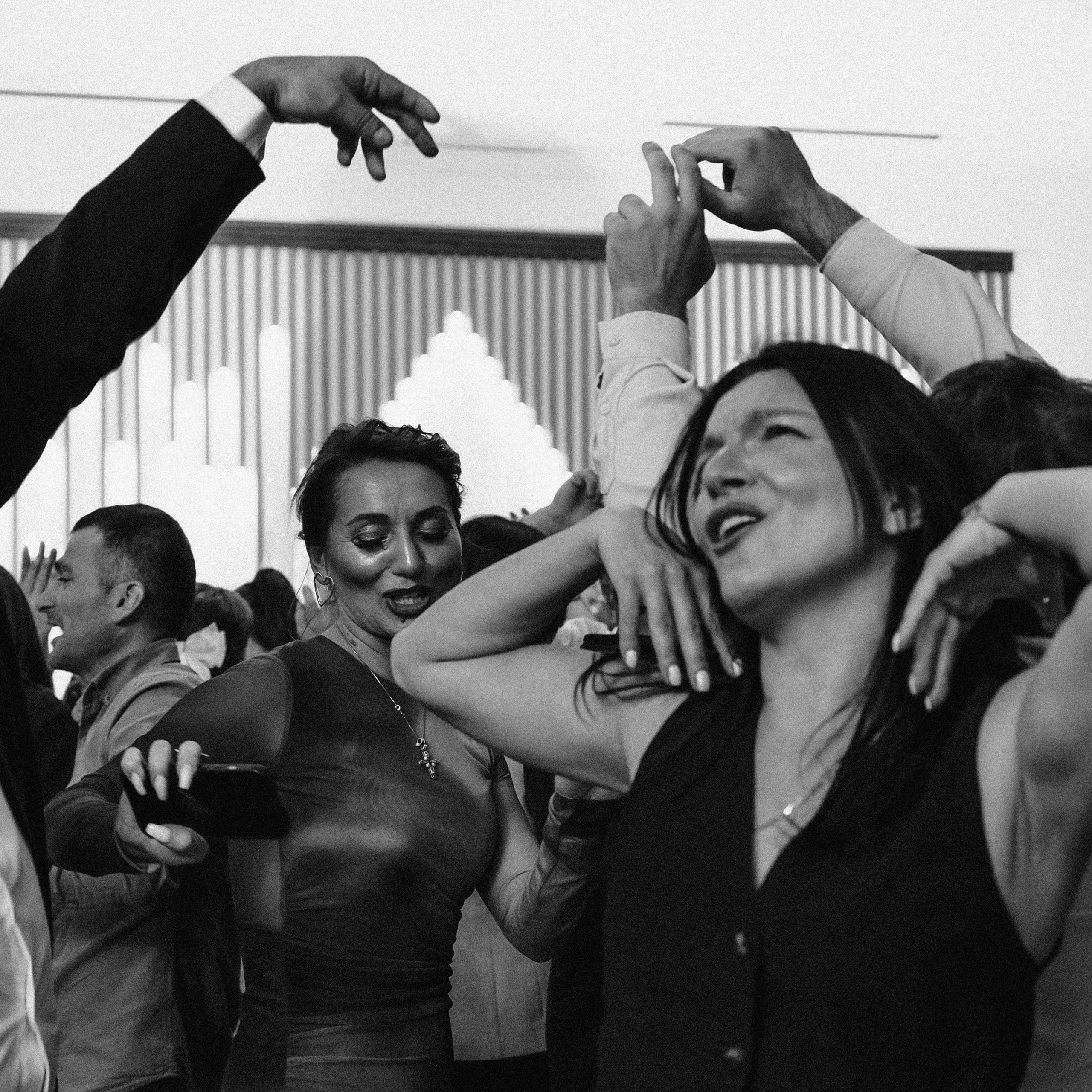 Mari B&W. Lifestyle and wedding photographer in Dubai Valeria Kikvidze