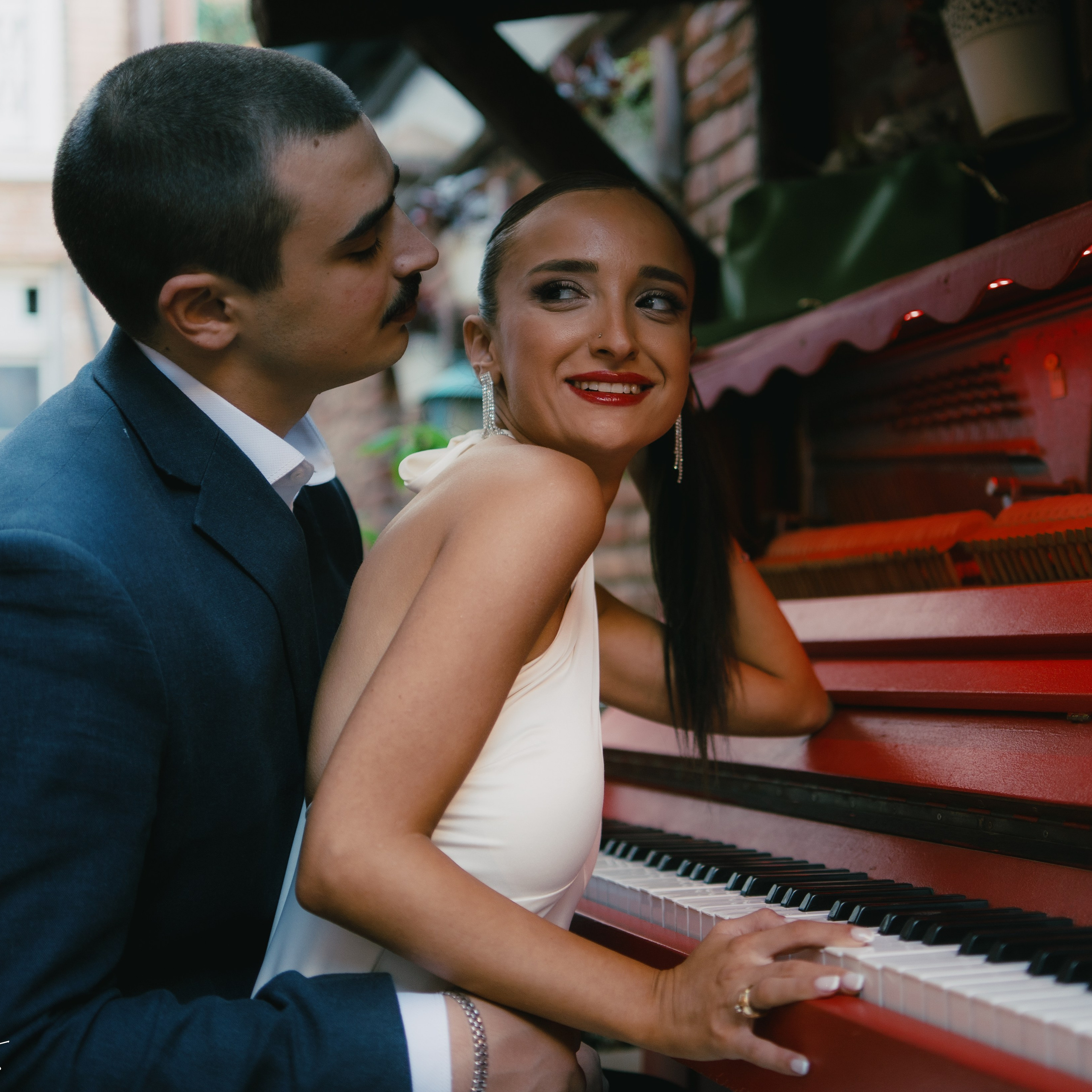 Love’s Red. Lifestyle and wedding photographer in Dubai Valeria Kikvidze
