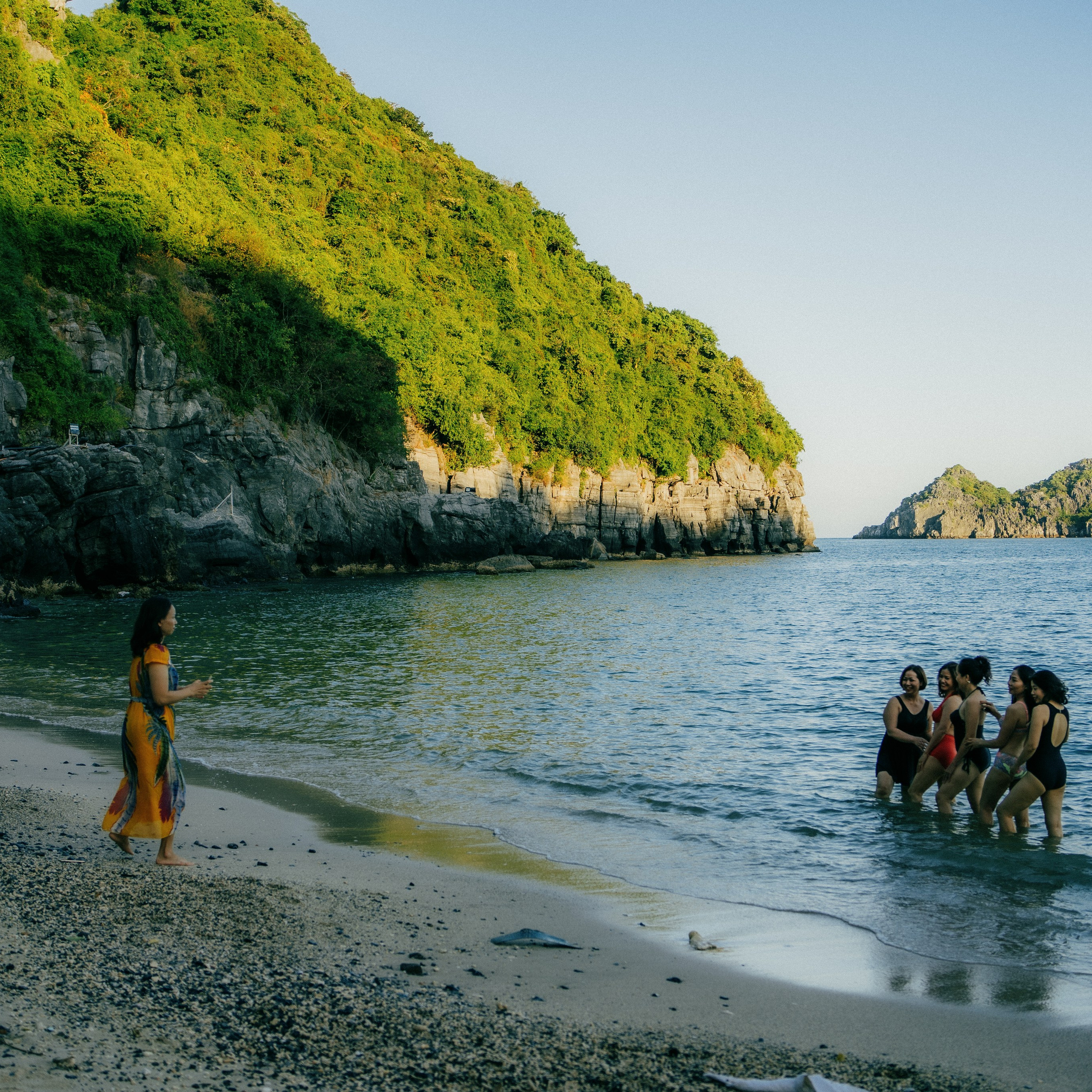 Cat Ba. Lifestyle and wedding photographer in Dubai Valeria Kikvidze