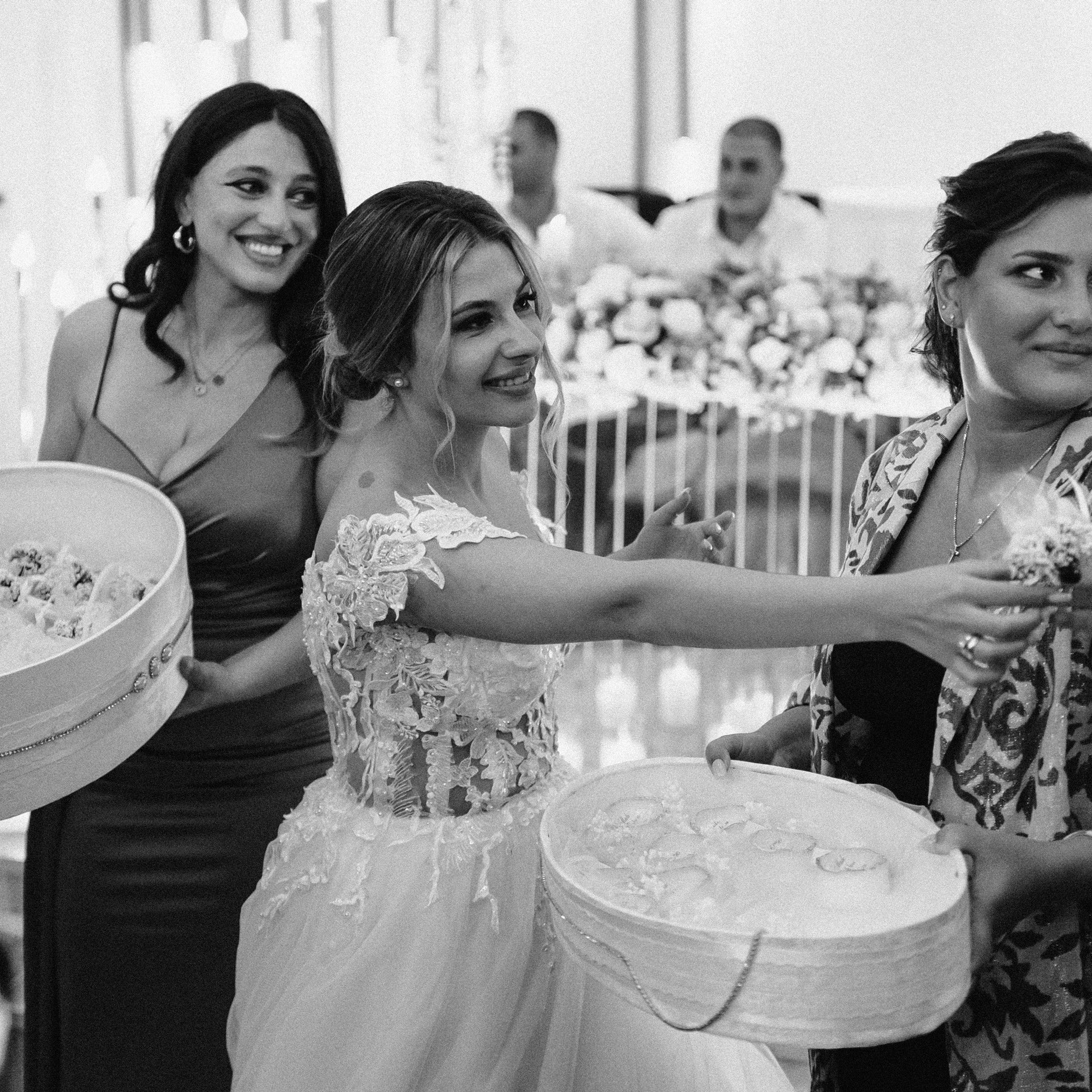 Mari B&W. Lifestyle and wedding photographer in Dubai Valeria Kikvidze