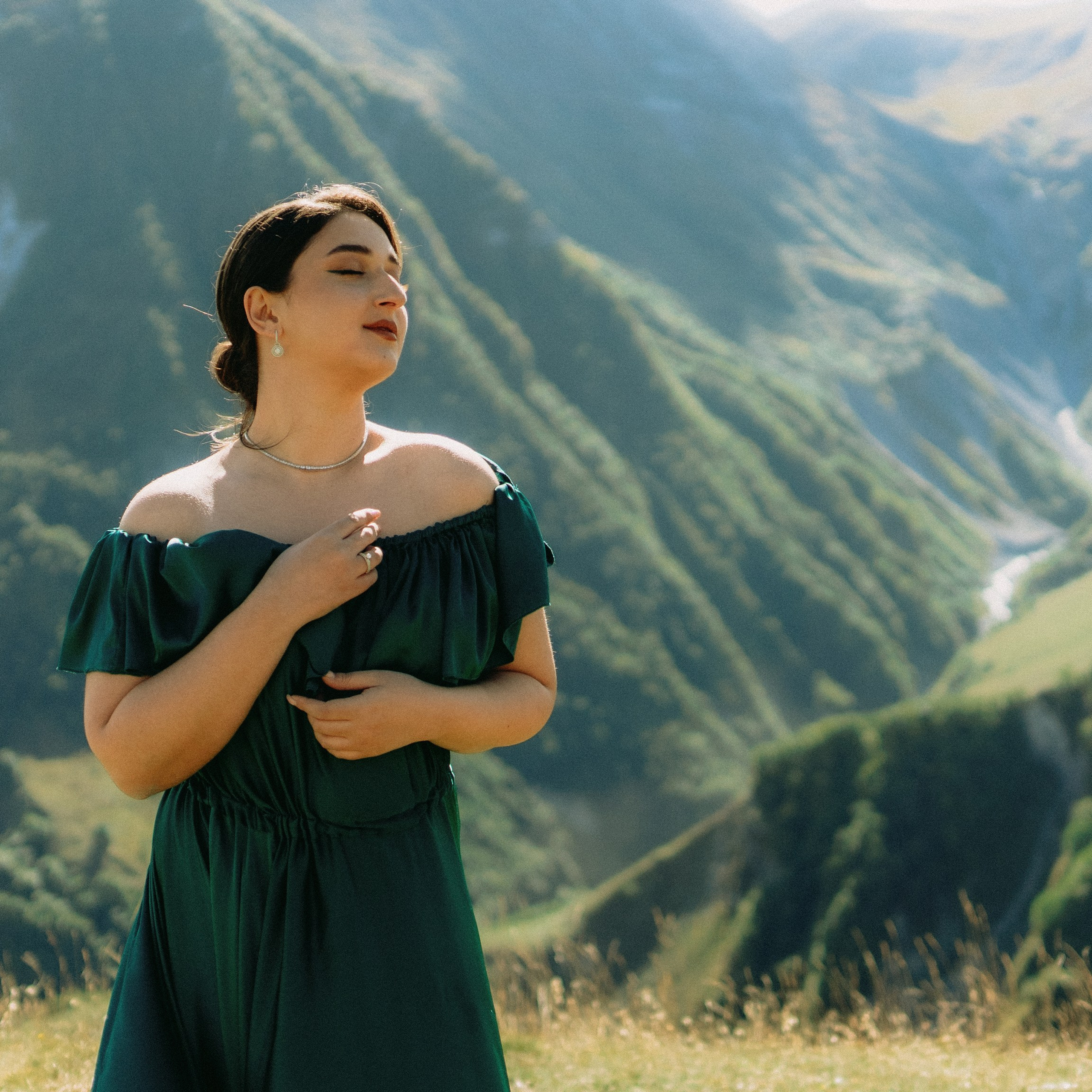 Mountain High. Lifestyle and wedding photographer in Dubai Valeria Kikvidze