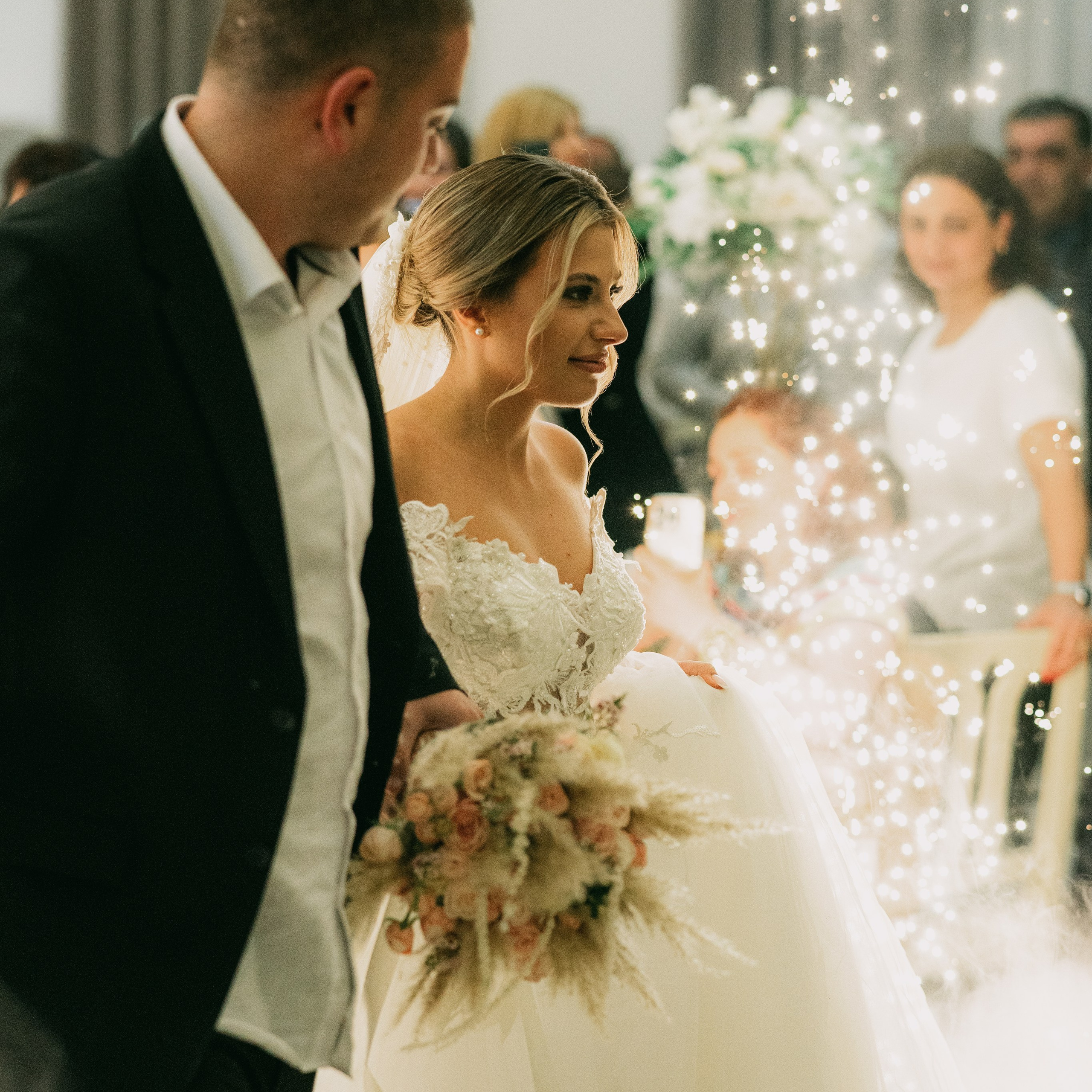 Shining lights. Lifestyle and wedding photographer in Dubai Valeria Kikvidze