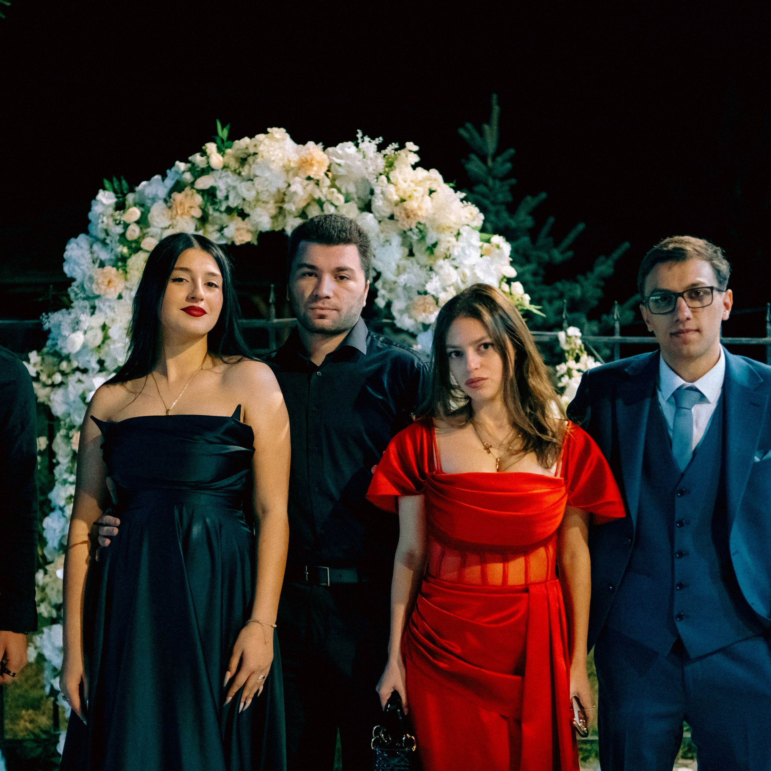 Black & Red. Lifestyle and wedding photographer in Dubai Valeria Kikvidze