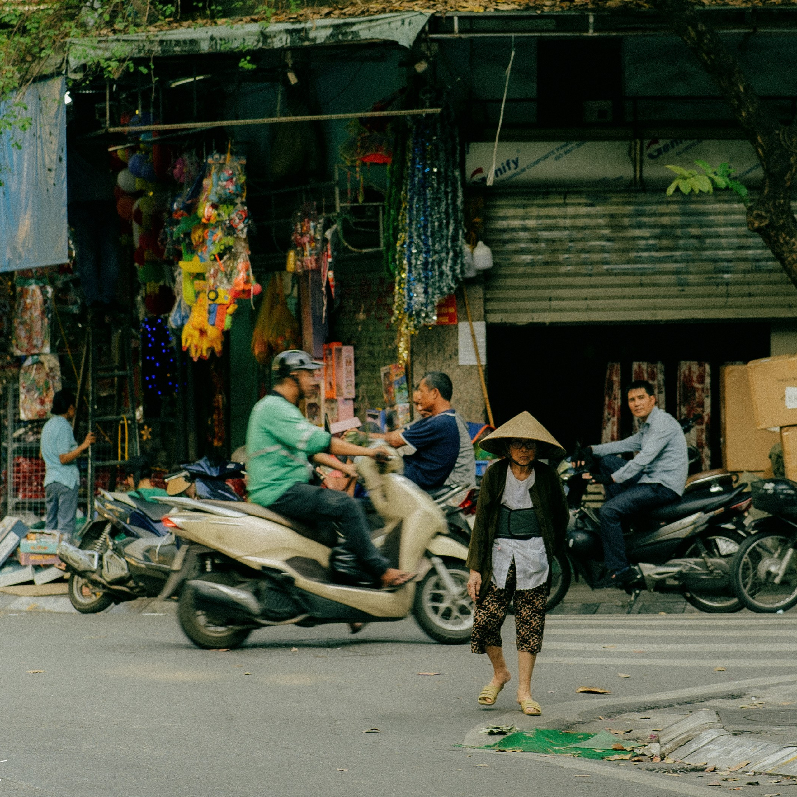 Hanoi. Lifestyle and wedding photographer in Dubai Valeria Kikvidze