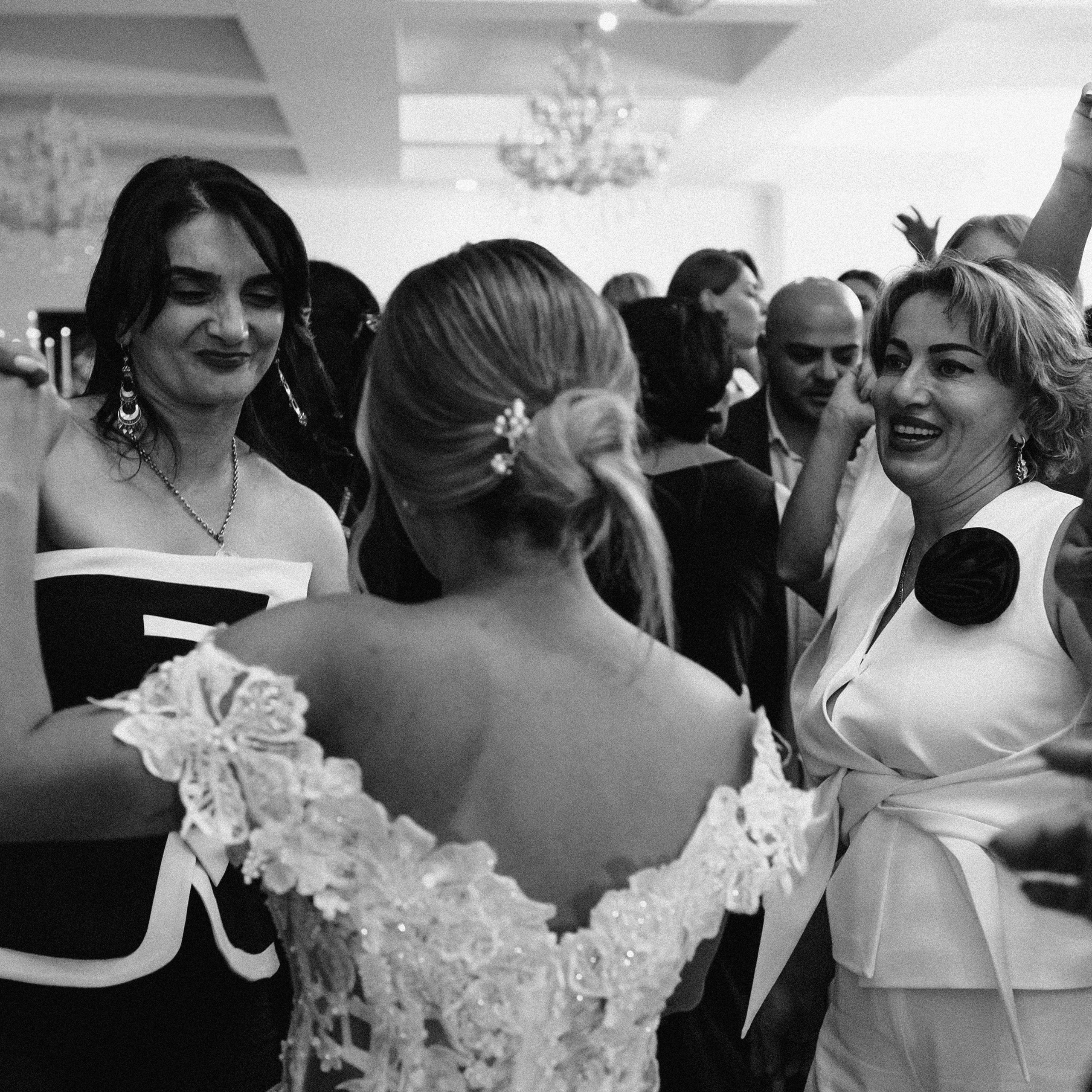 Mari B&W. Lifestyle and wedding photographer in Dubai Valeria Kikvidze