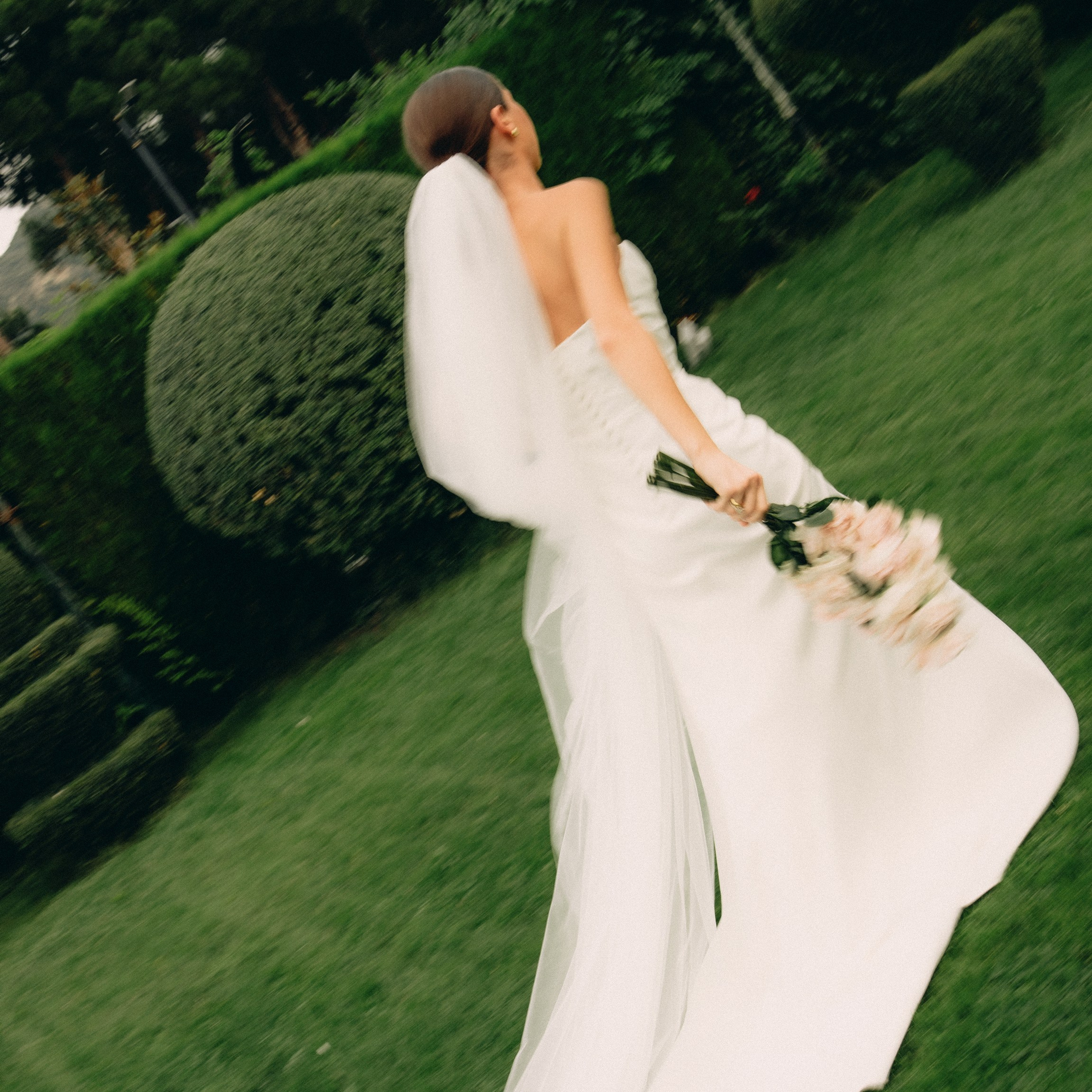 Field of love. Lifestyle and wedding photographer in Dubai Valeria Kikvidze