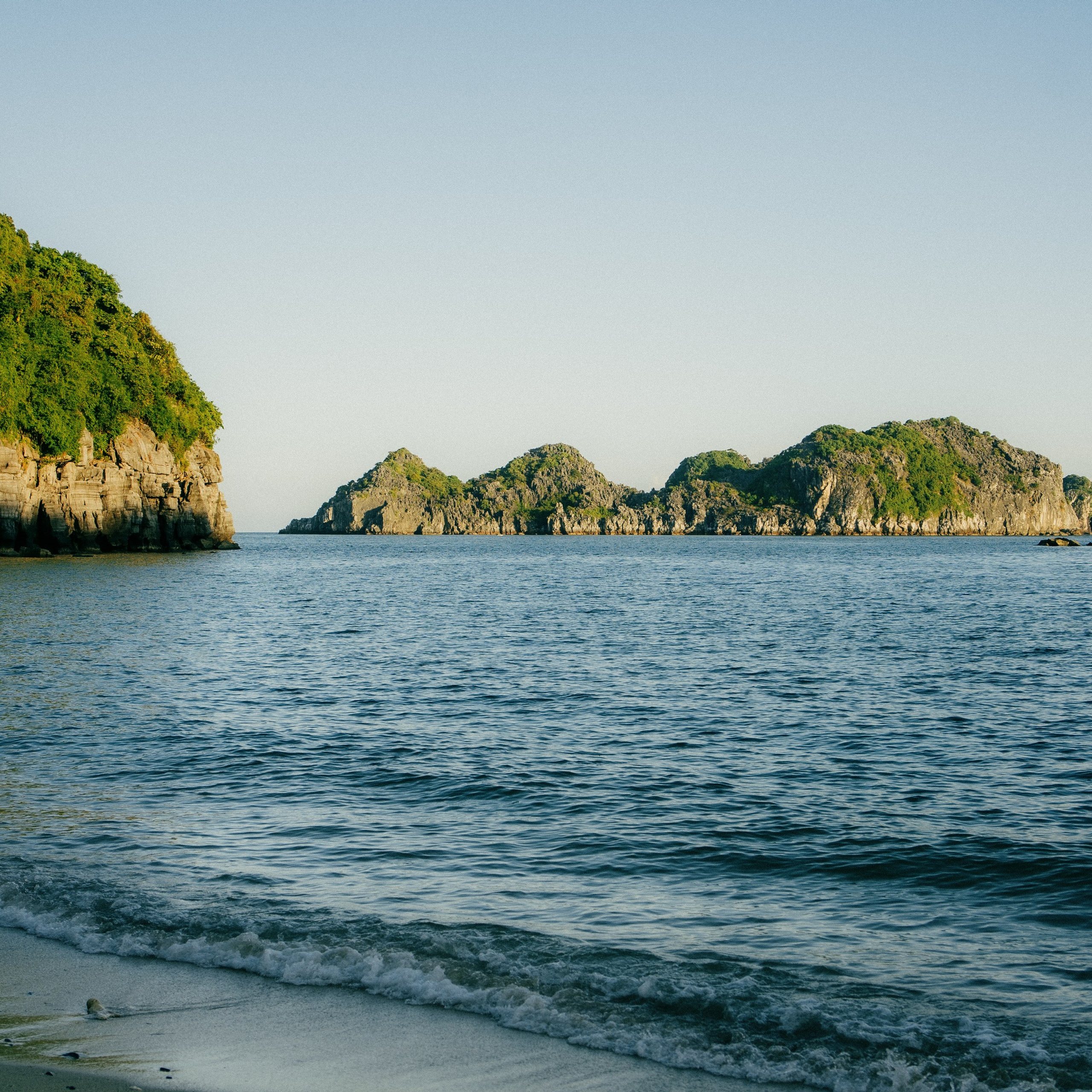 Cat Ba. Lifestyle and wedding photographer in Dubai Valeria Kikvidze