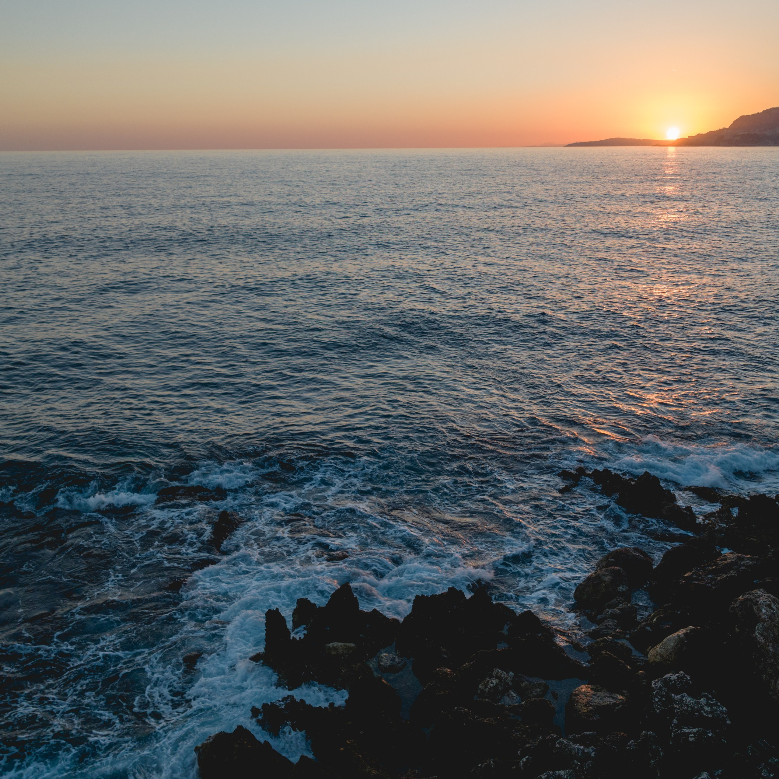 Avis. Photographe sur Cote d’Azur. Portraits de familles, couples, enfants, événements