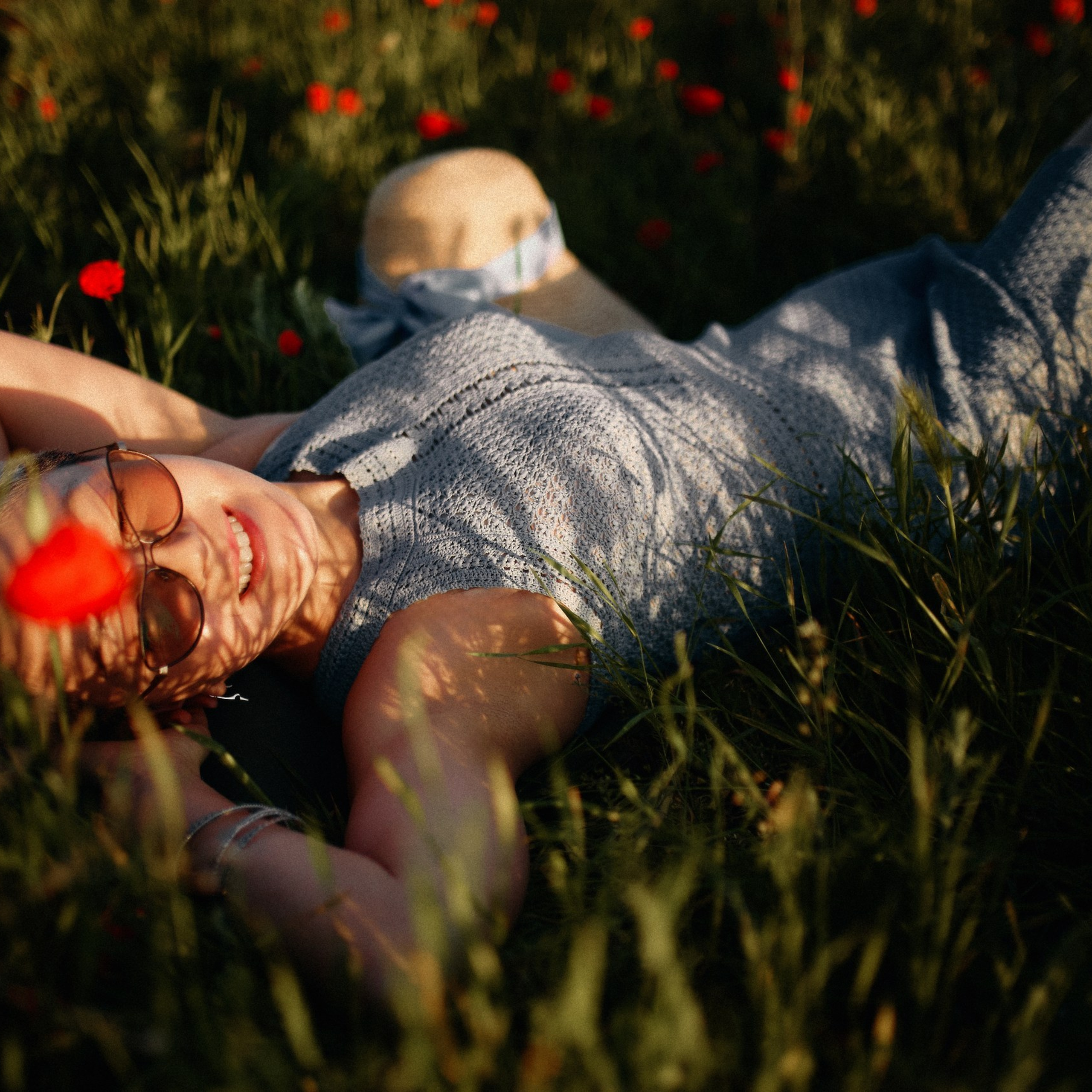 Юлька в маках