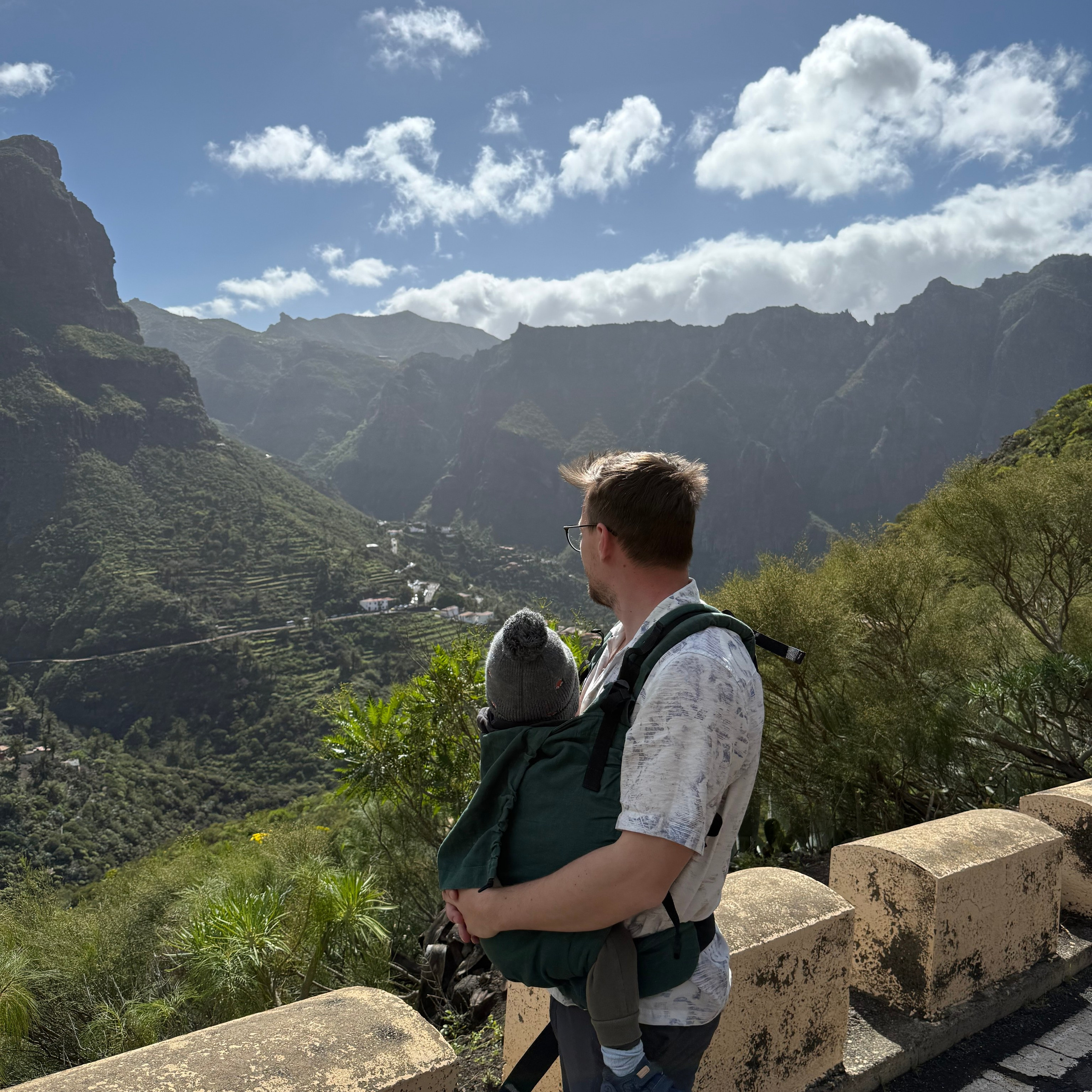 Mărturii și Experiențe ale Părinților | Mădălina Beda. Madalina Beda- Artist vizual, fotograf, doula la nastere, consultant babywearing Brasov si in toata tara