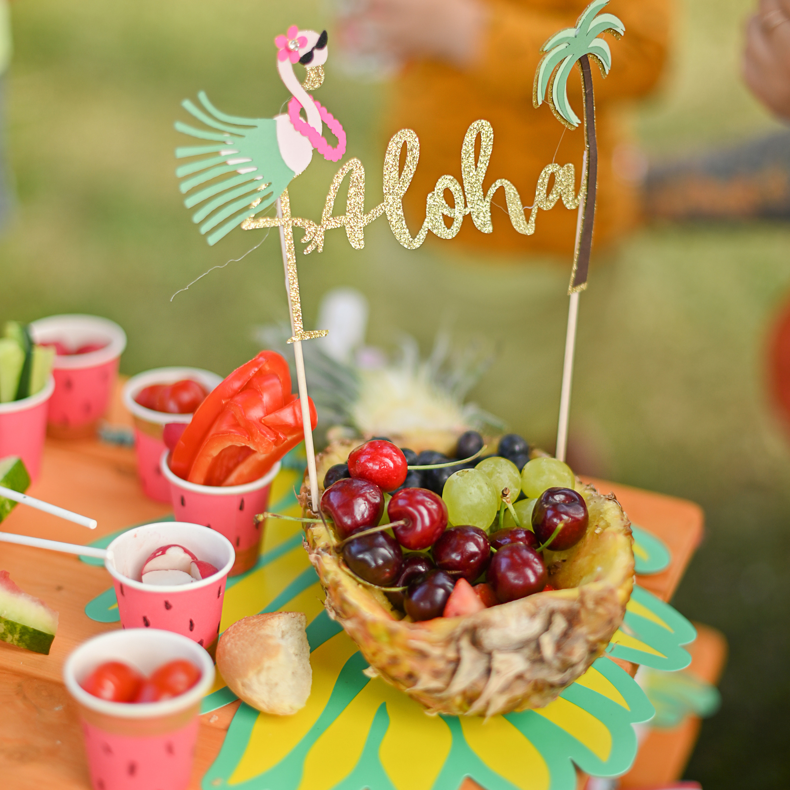 Адель 4 года. Гавайская вечеринка во дворе многоквартирного дома