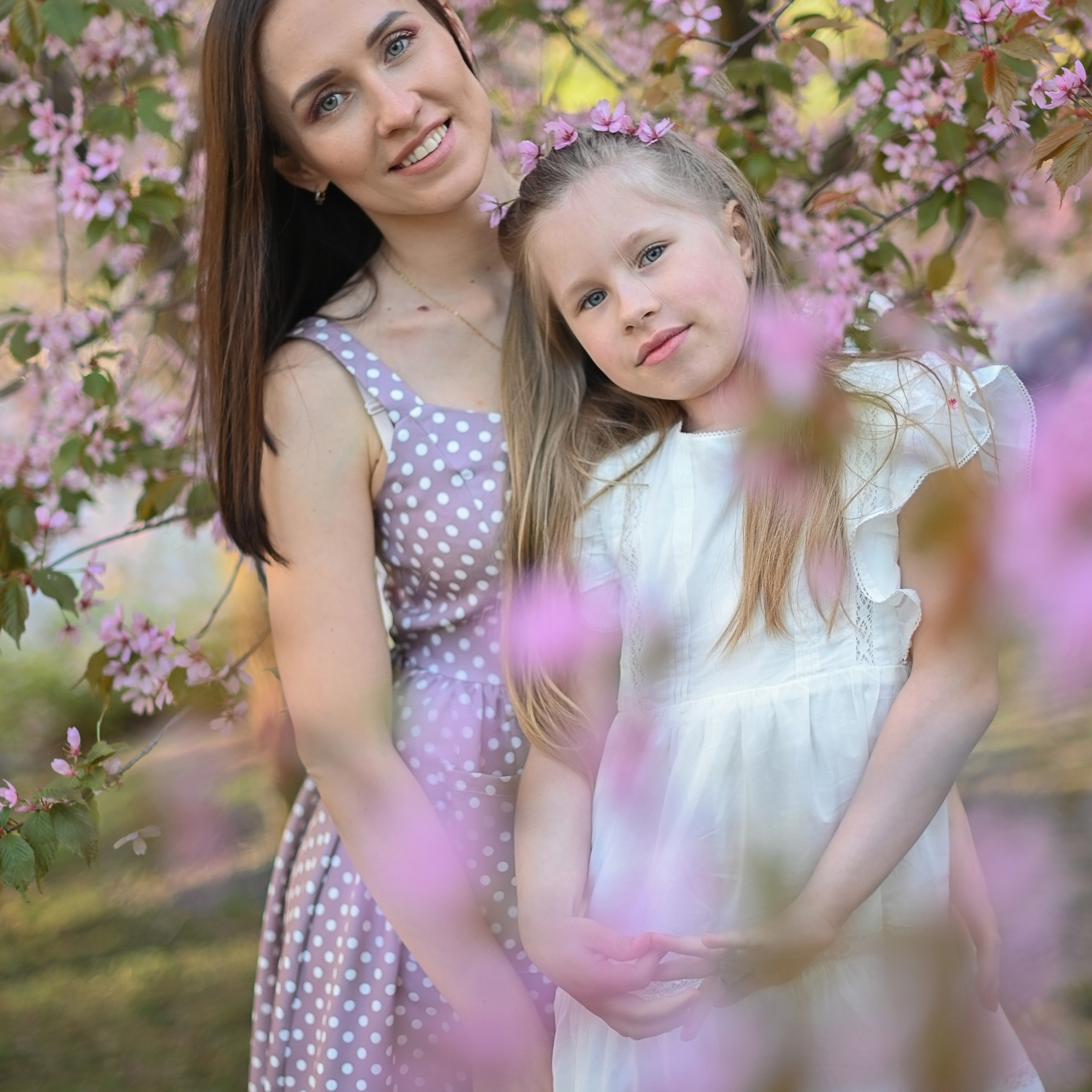 Цветение сакуры. Мама и дочь
