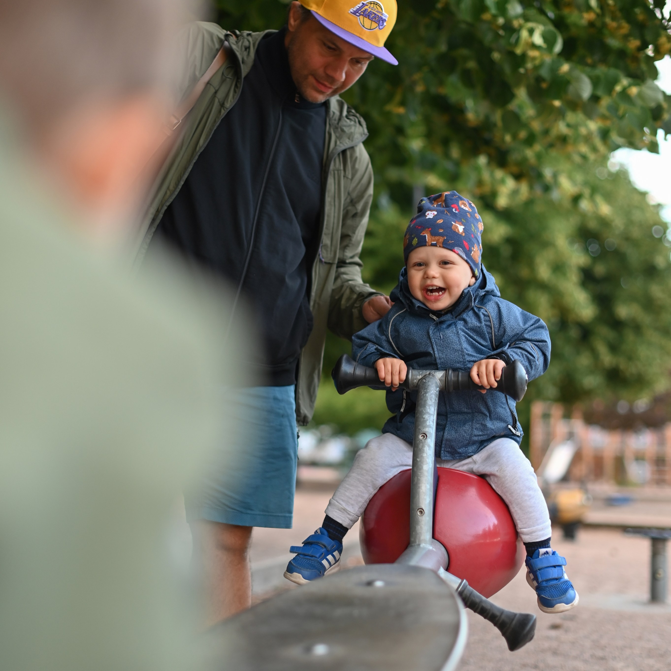 На детской площадке