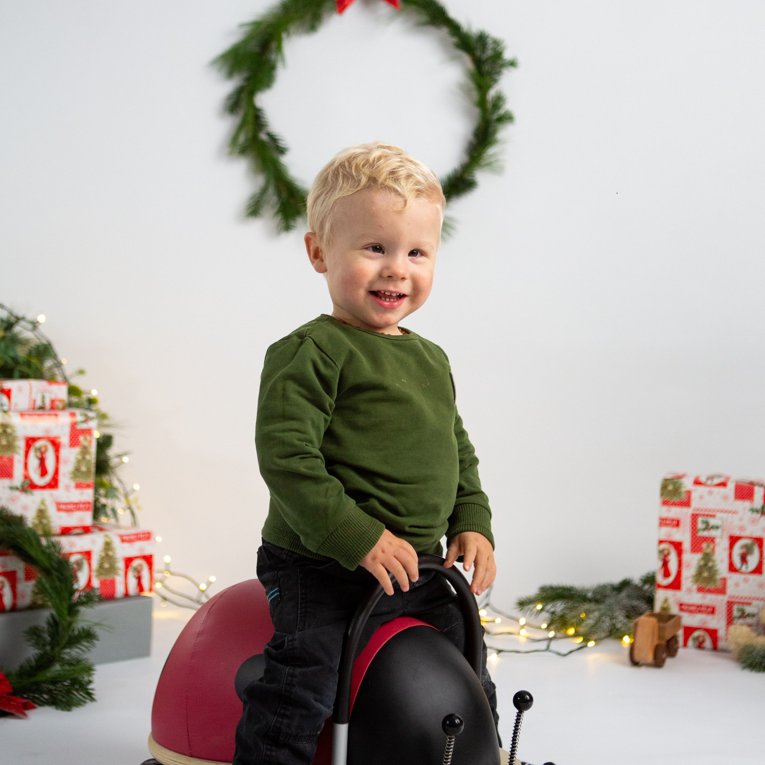 #weihnachtsfotoshooting #weihnachtsfotos #weihnachtsshooting #christmasshooting #kindershooting #weihnachtsminis #kinderfotoshooting #weihnachtsfotografie #weihnachtsaktion #kinderfotograf #kinderfotos #kinderfotografin #familienfotografie #familienfotografin #familienfotograf #familienfotos #familienfoto #familienfotoshooting #dokumentarischefamilienfotografie #natürlichefamilienfotografie #familienfotograflindau #familienfotografiemünchen #familienfotosmünchen #kinderphotography #kindergartenphotography#familienfotografwangen