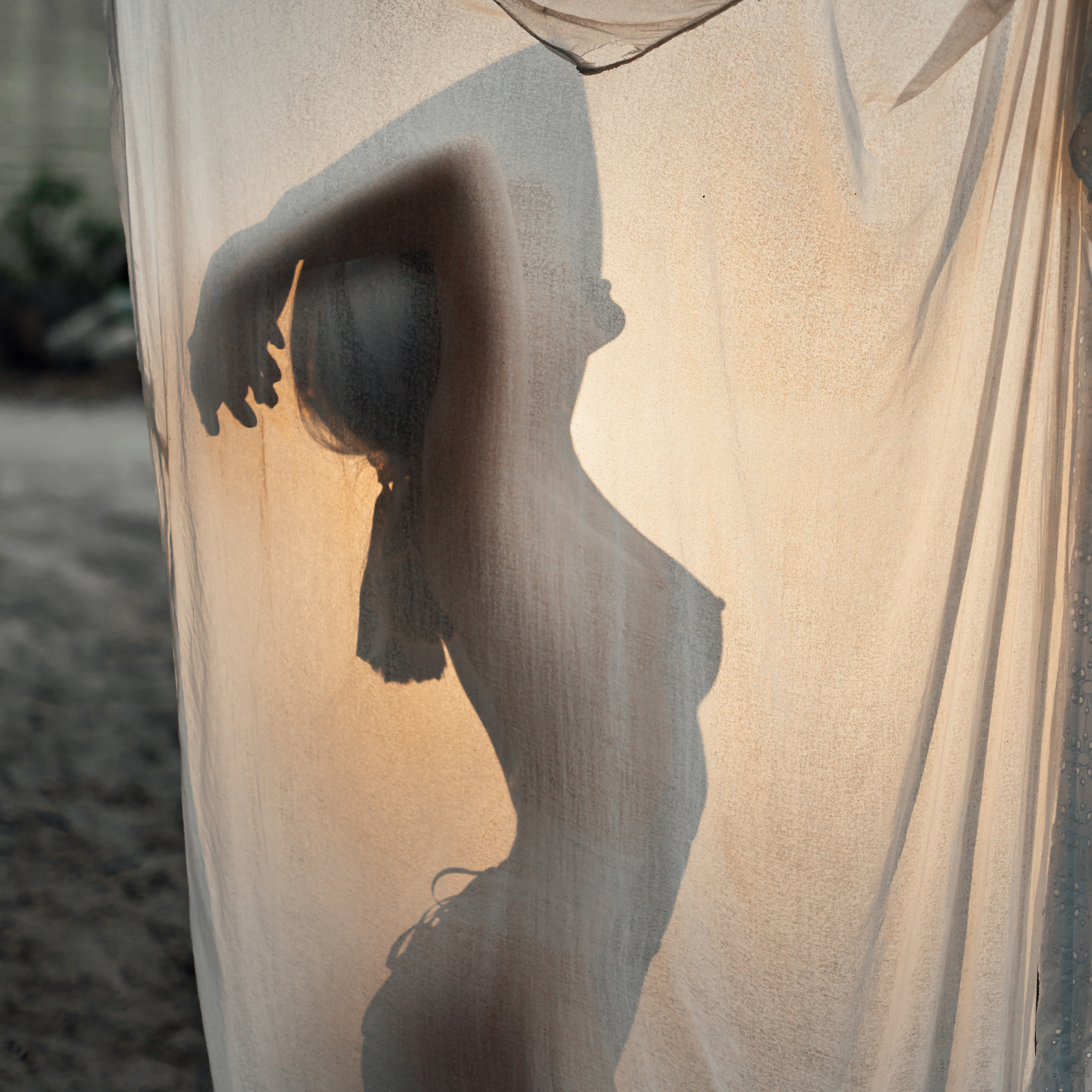 Катя. Стирка на озере