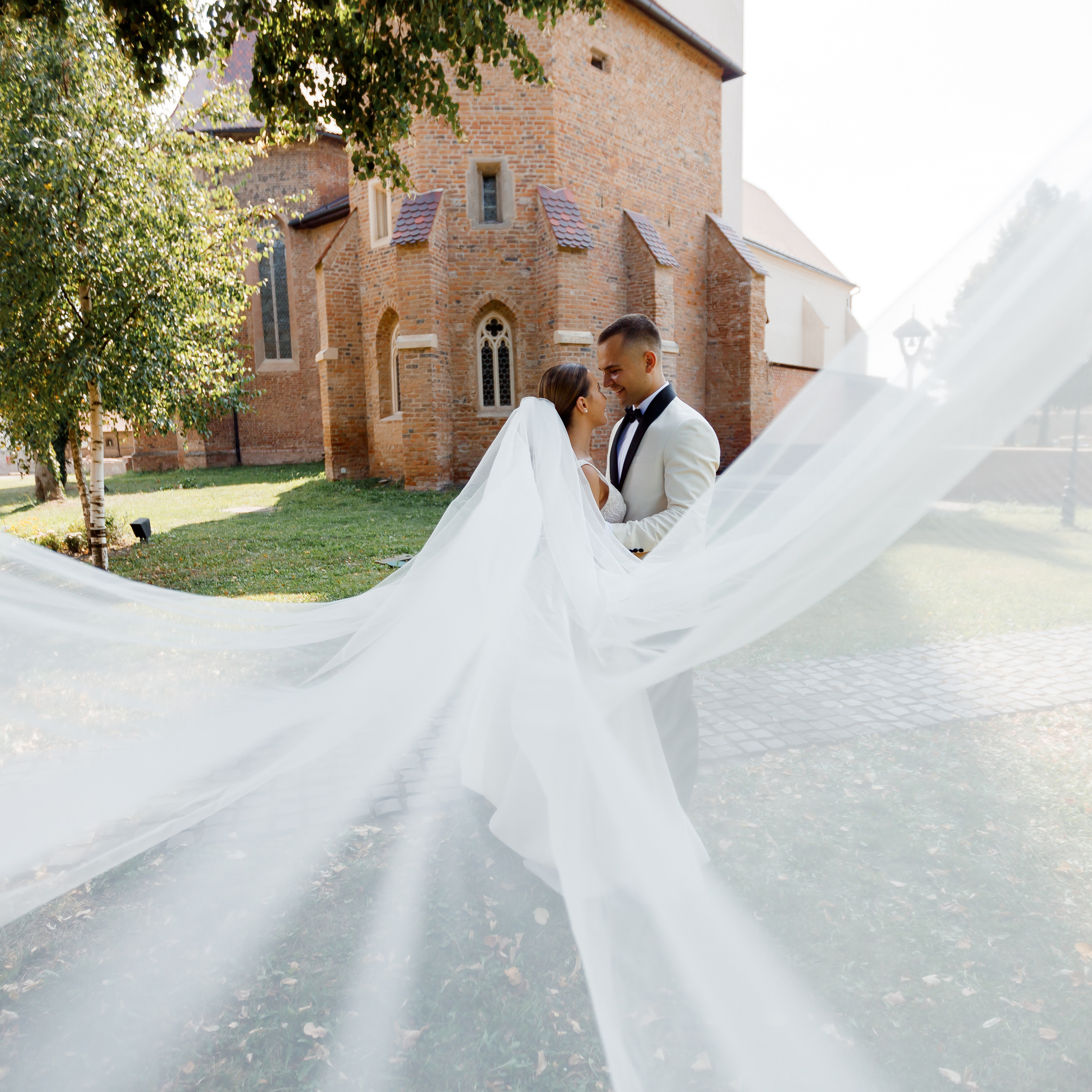 REVIEWS. Photographer Alexandru