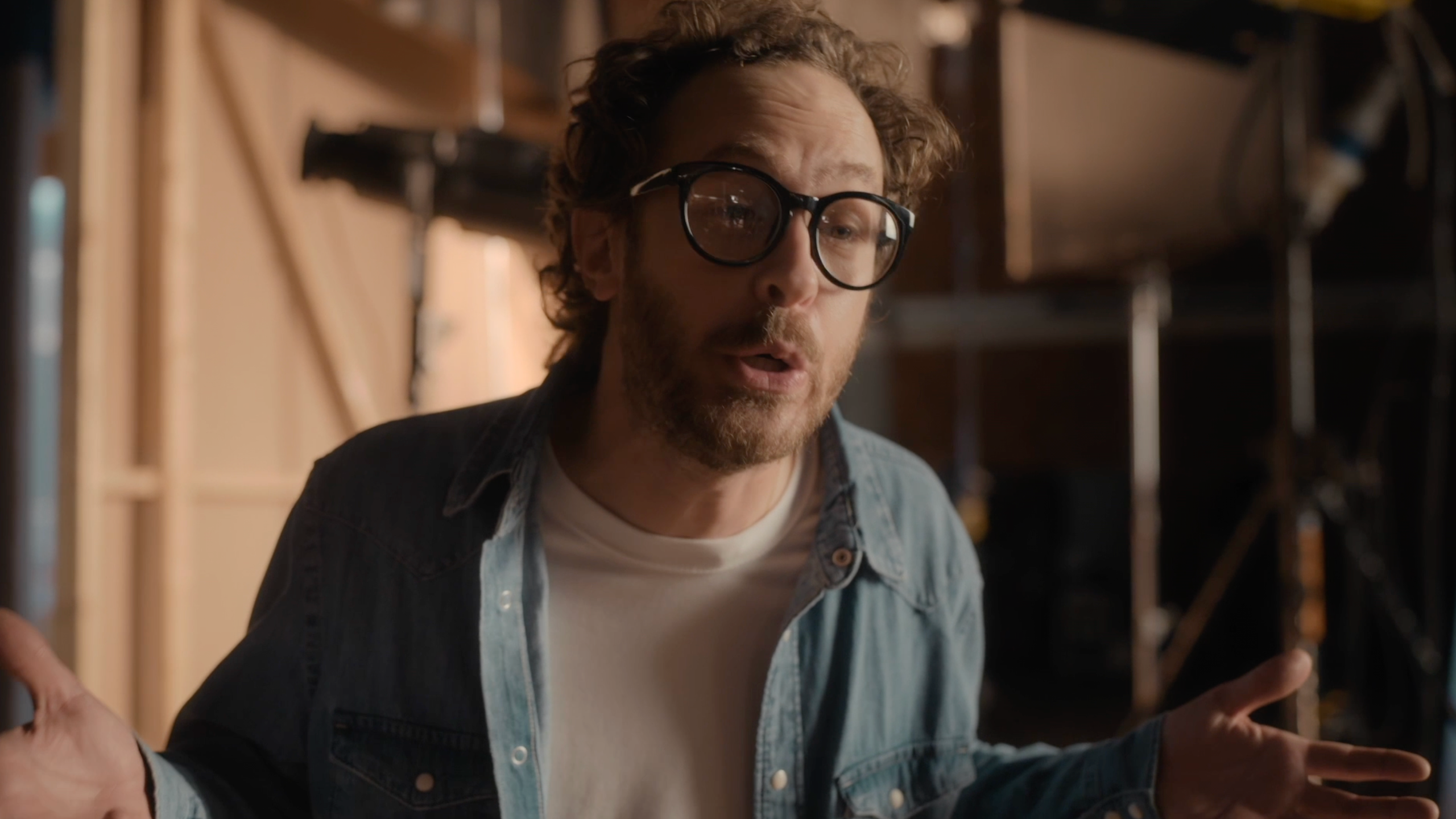 “The Substance’s Gore Abrams Faces Off with Toilet Robot LOO-E in a Shakespearean theatre showdown that I co-wrote!” 🎭🤖🔥