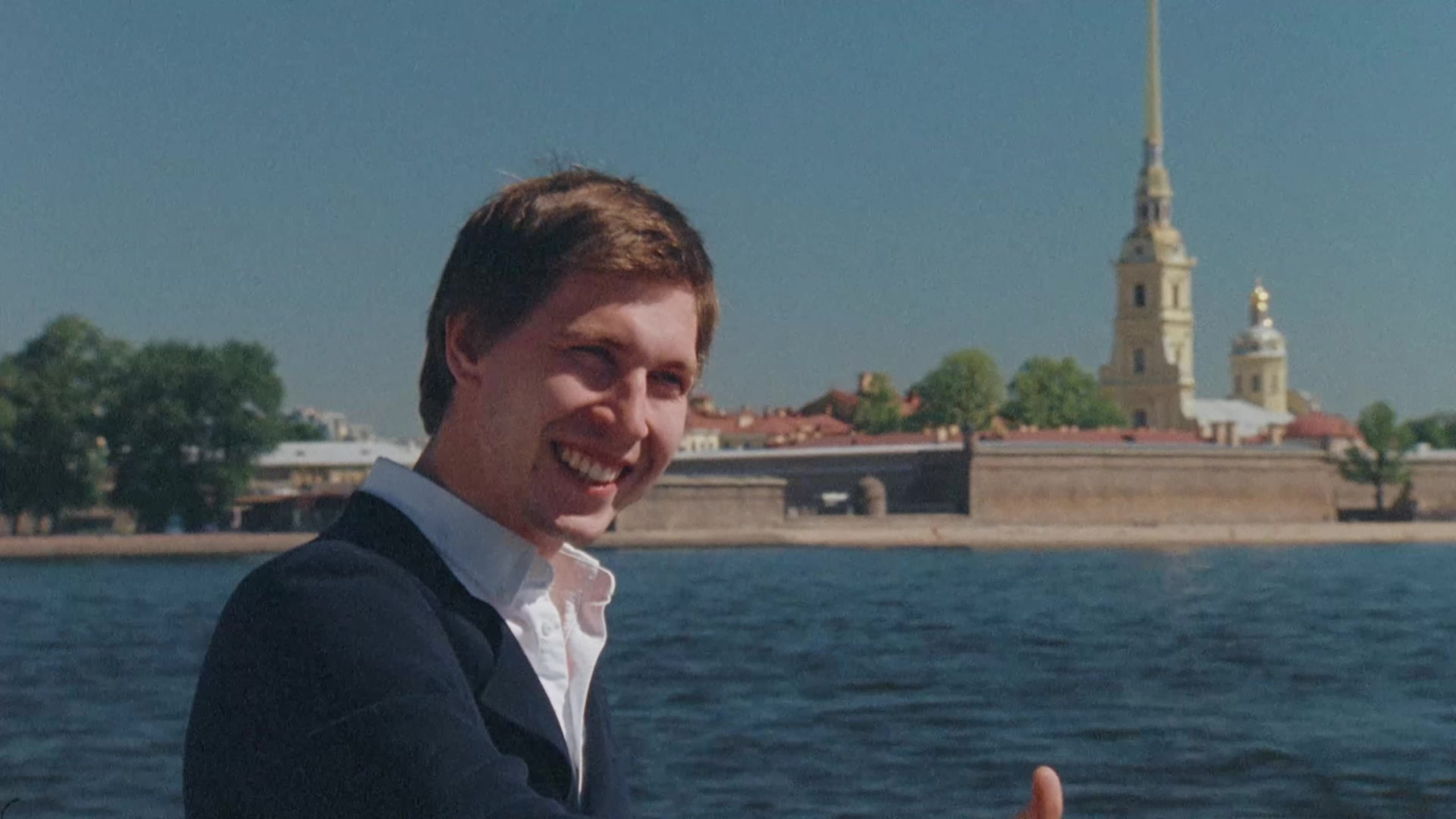 Киноработы оператора, режиссёра, монтажера и выдумщика Ивана Черных. Стрит-фотография, полная абсурда, идиотизма и красоты