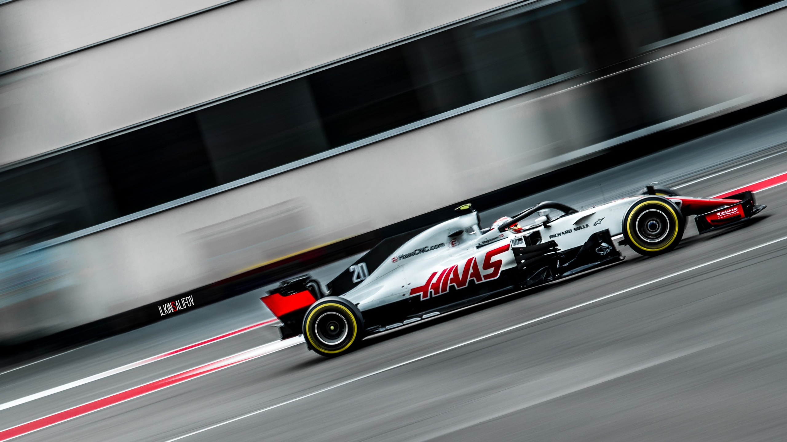 AUTOMOTIVE & COMMERCIAL PHOTOGRAPHER