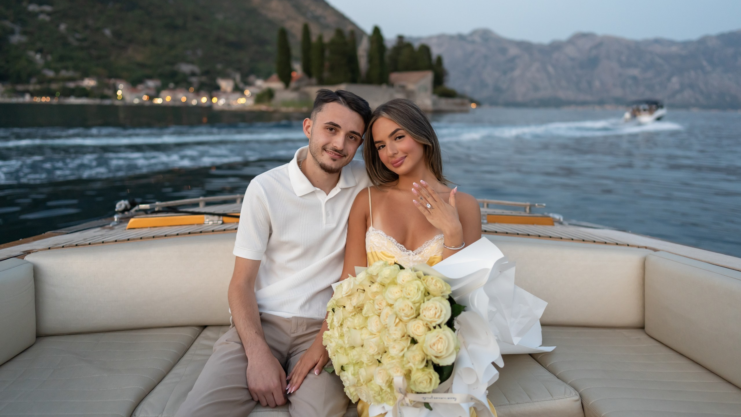 Позднее вечернее предложение на лодке