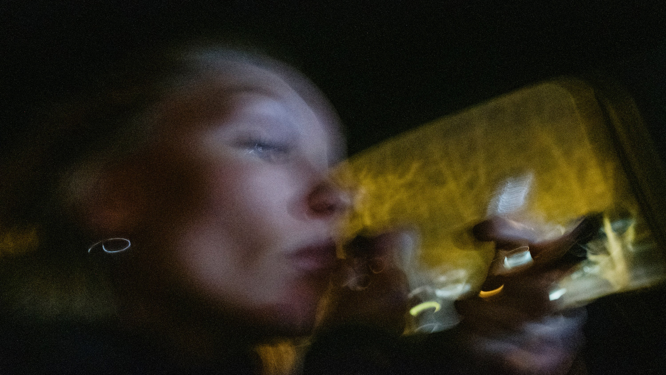 Ukrainian woman in Paris. Dara Petrova