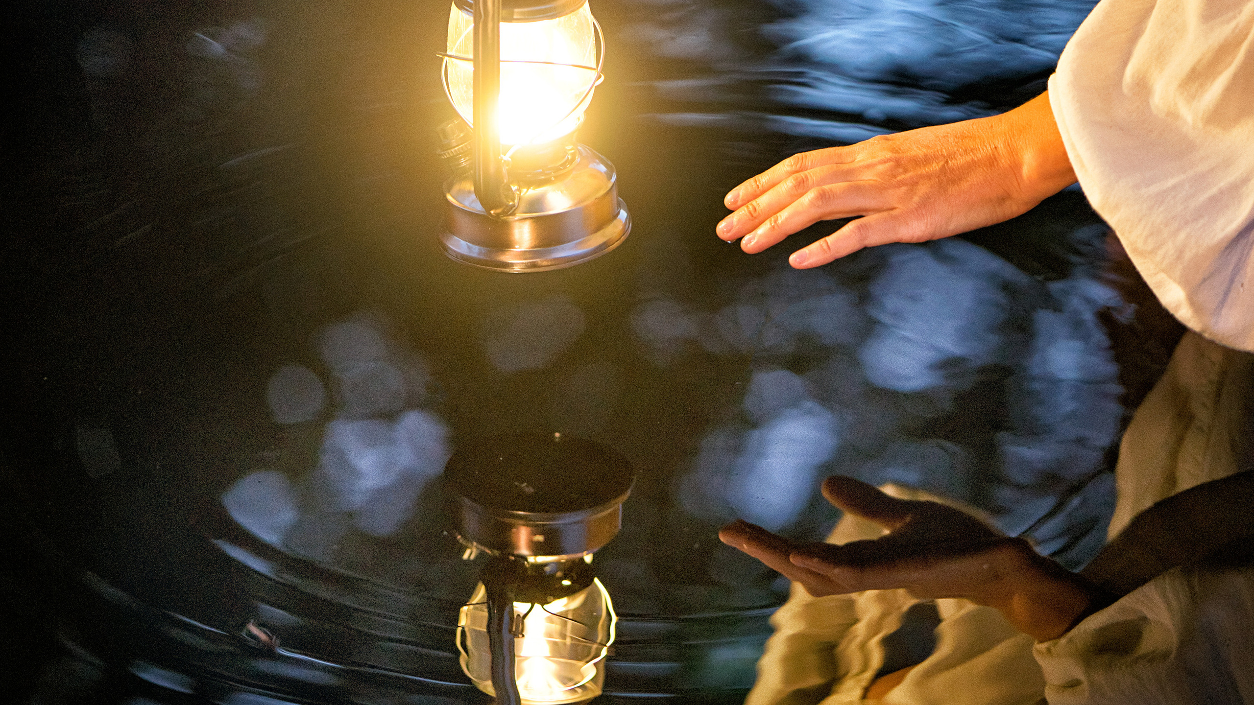 Laudry at&nbsp;the lake