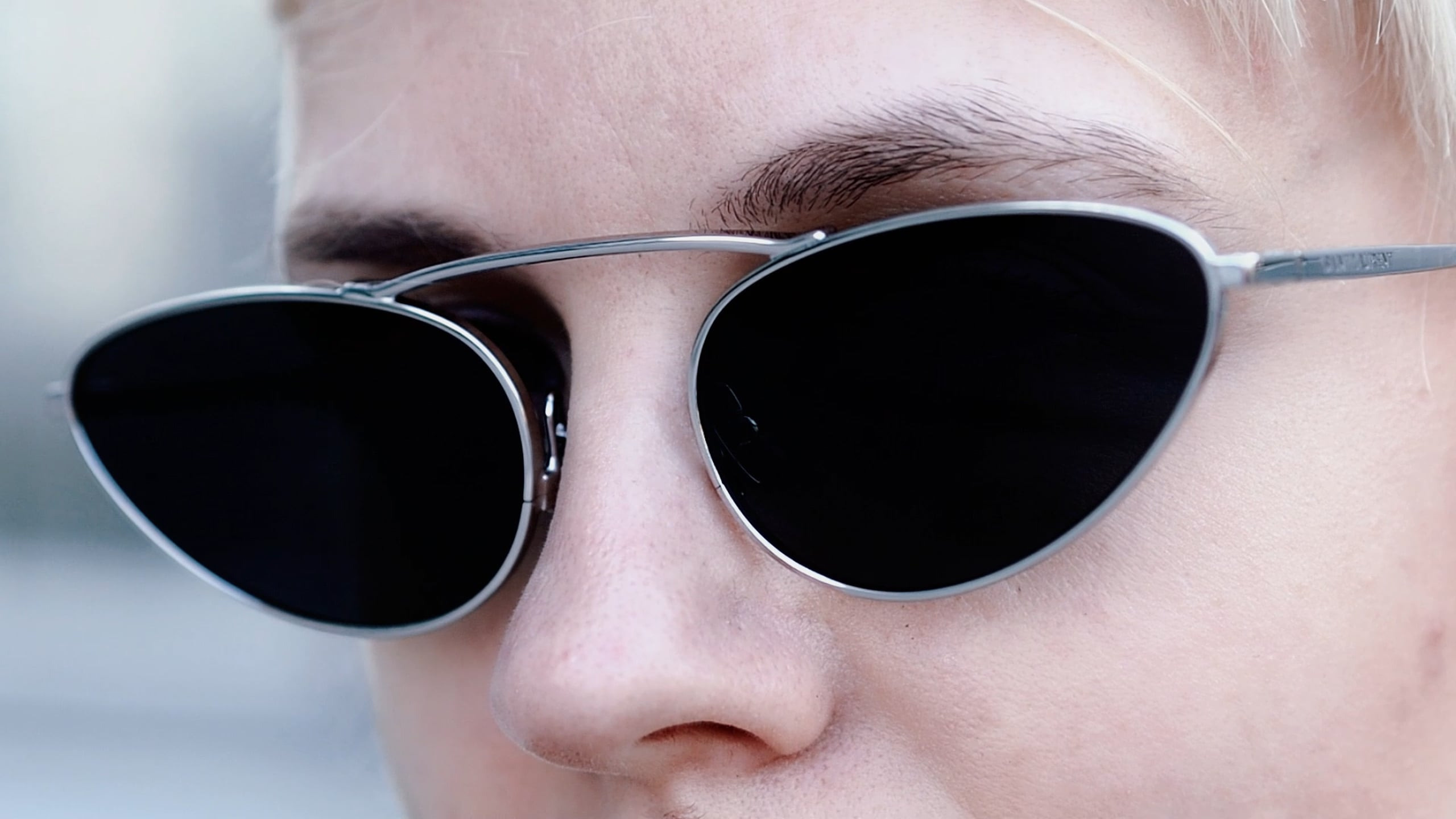 VIDEO. Film portrait photographer