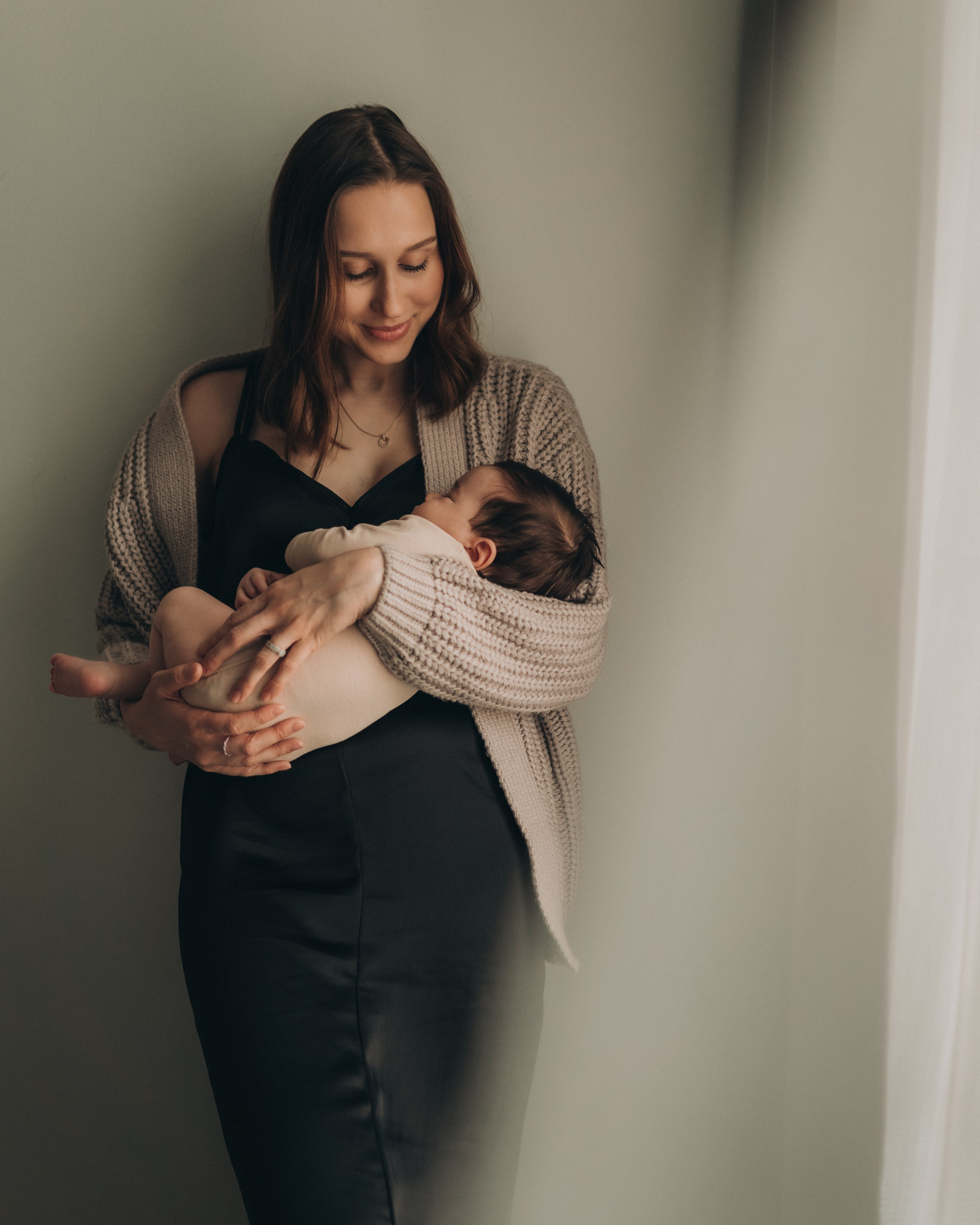 Anna and her baby at home