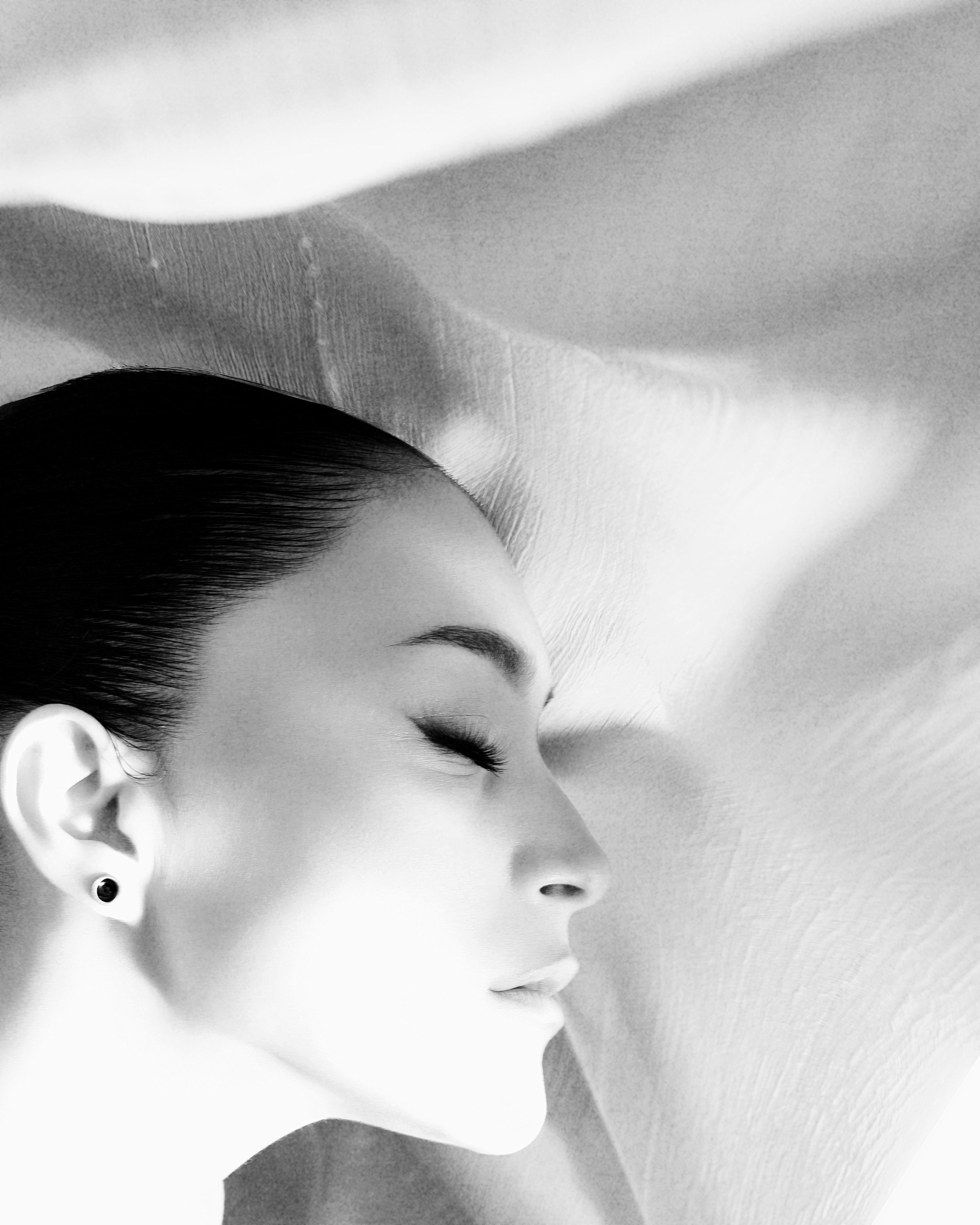 The white rose behind its own eyes