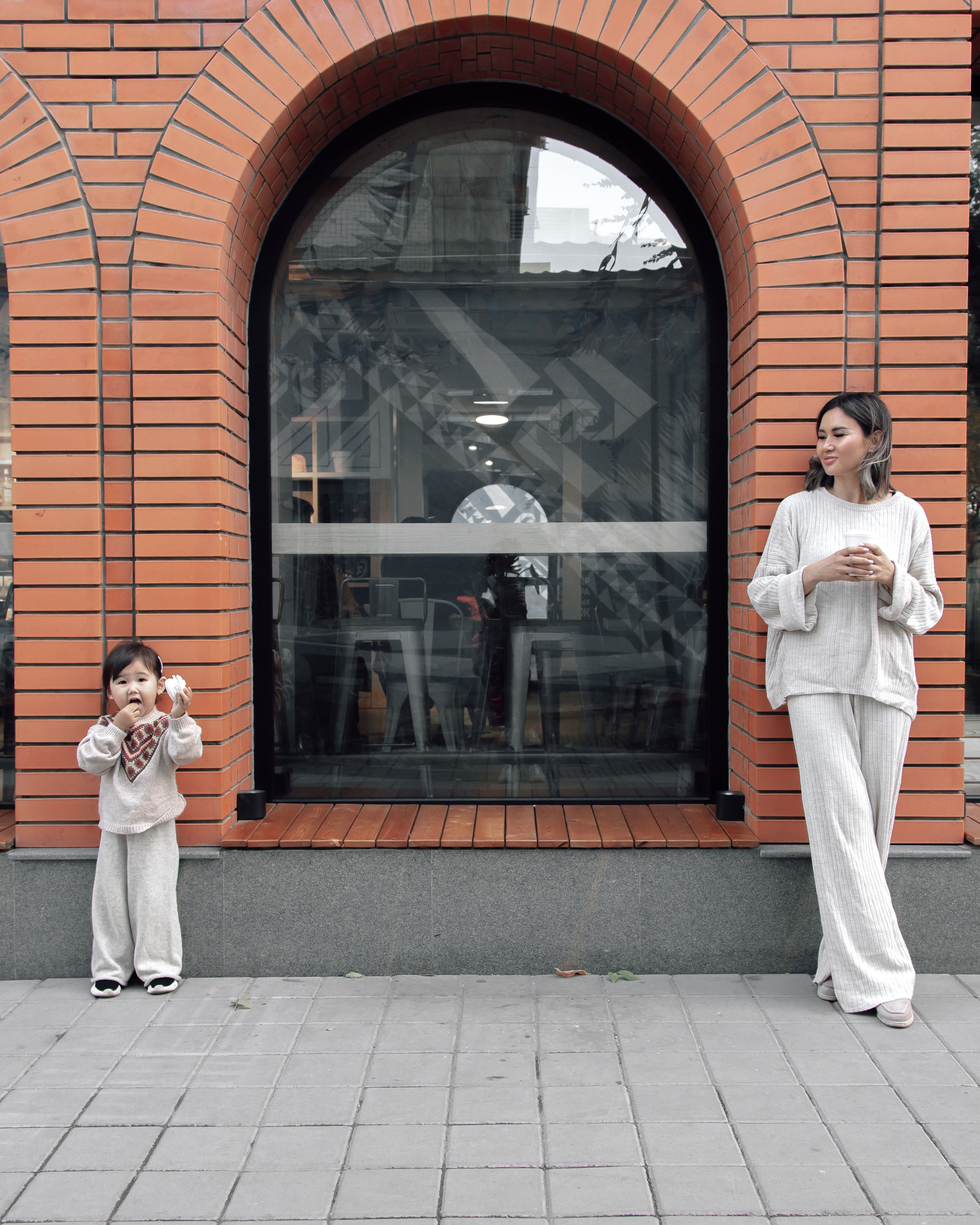 Мама и дочка. Умут & Адия