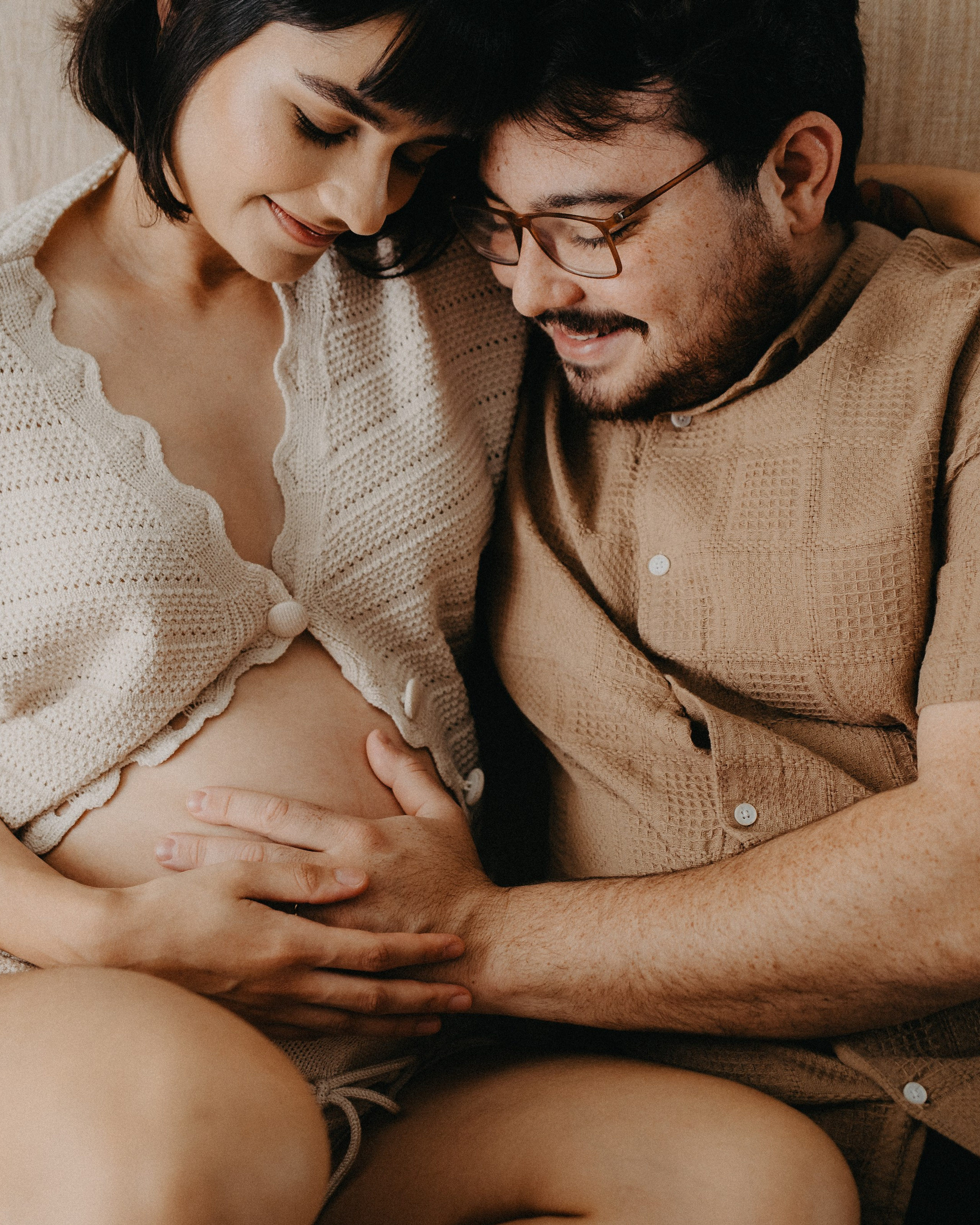M + L + F — Ensaio gestante bem aconchegante em casa! (mas teve estúdio também)