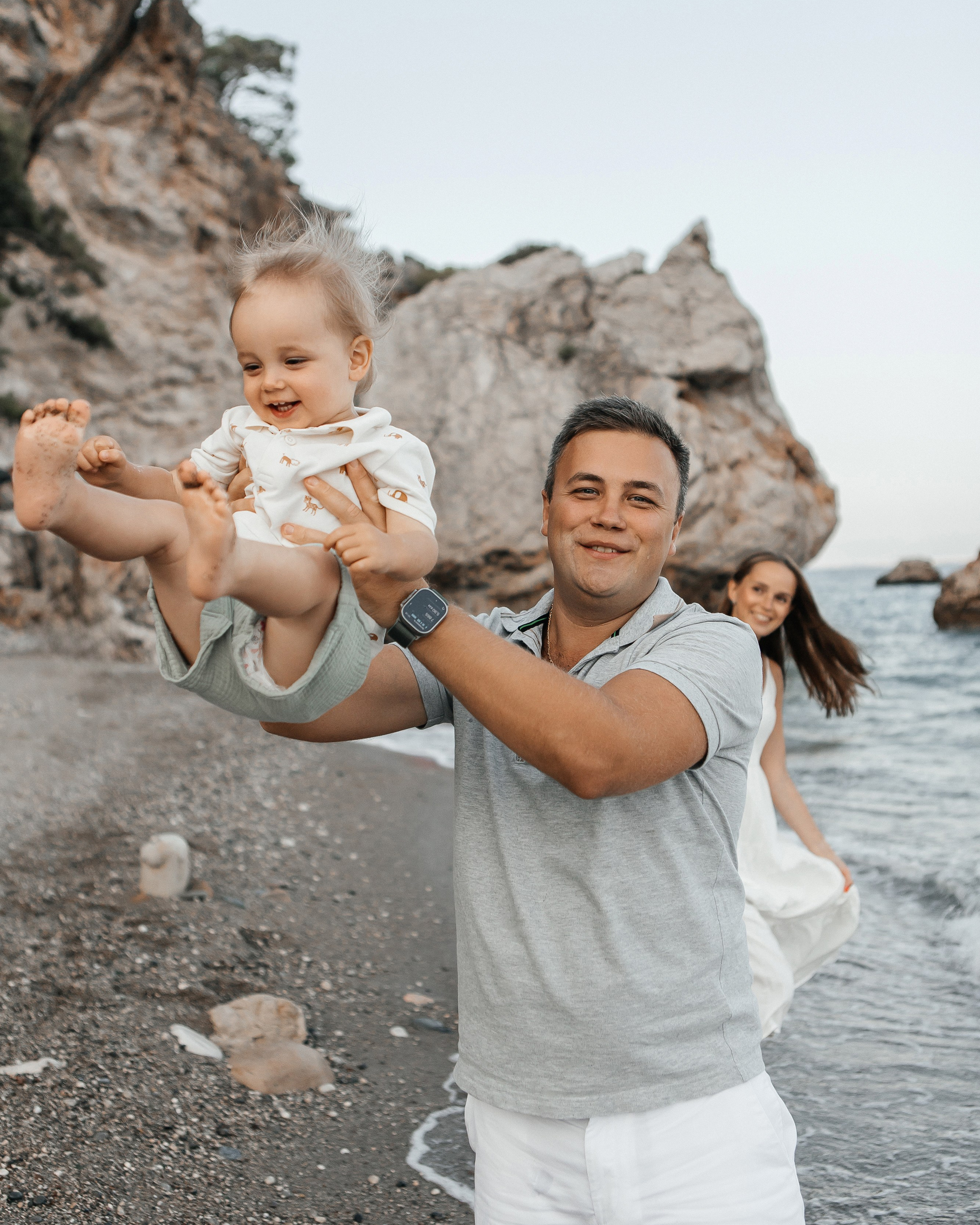 Пляж со скалами