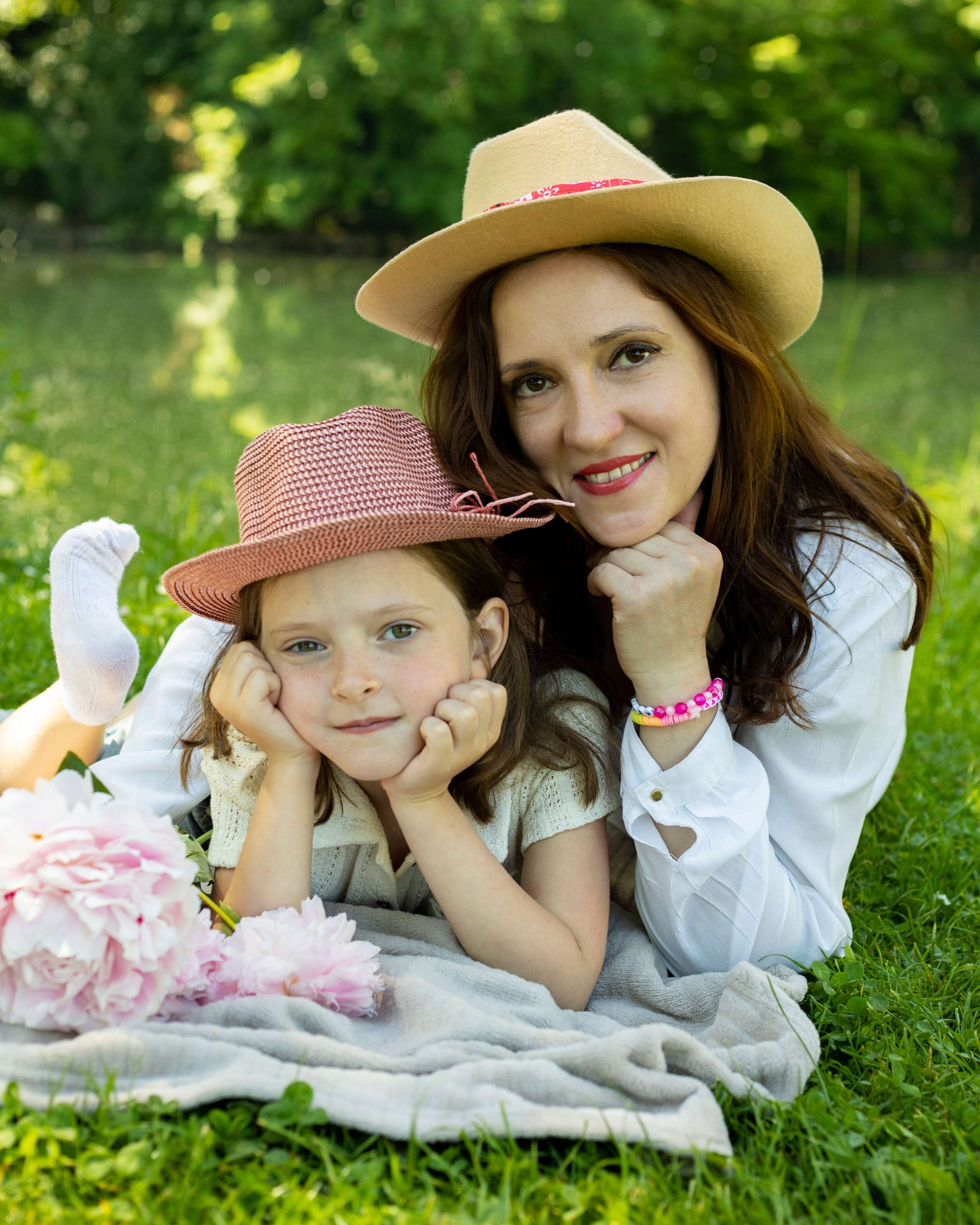 Maman et fille – séance photo d’été dans le parc