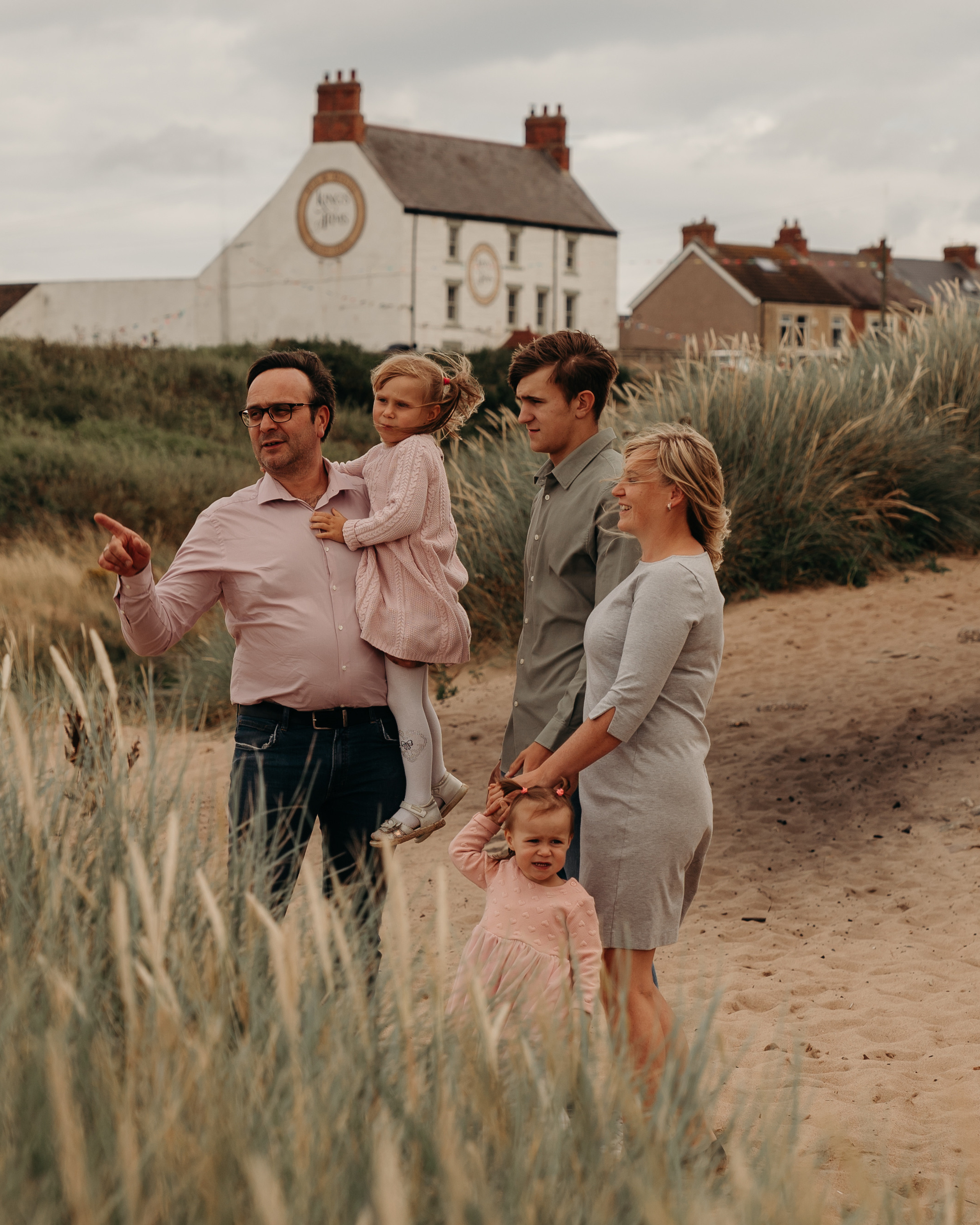 Family photo session at Seaton Sluice. Svetlana and family