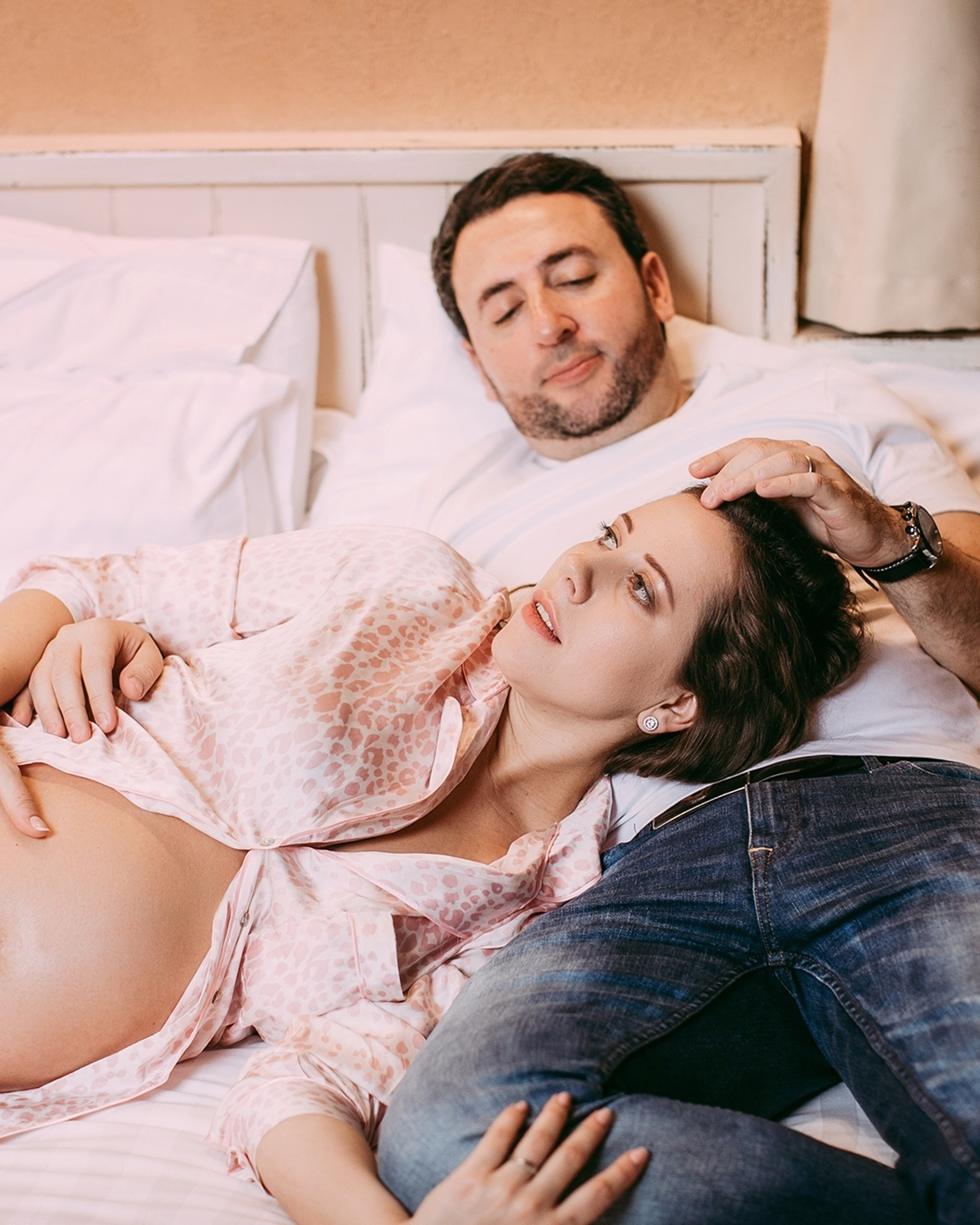 Фотосессия беременности в номере отеля Templer в Немецкой колонии в Хайфе