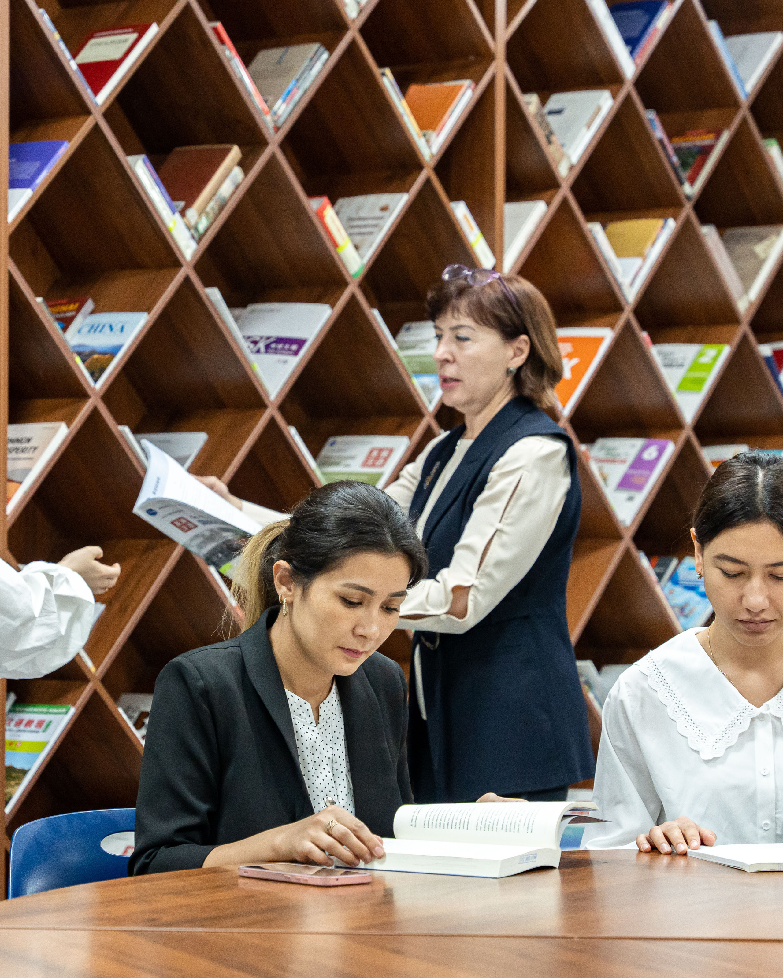 Церемонии открытия читального зала «Окно в Китай»