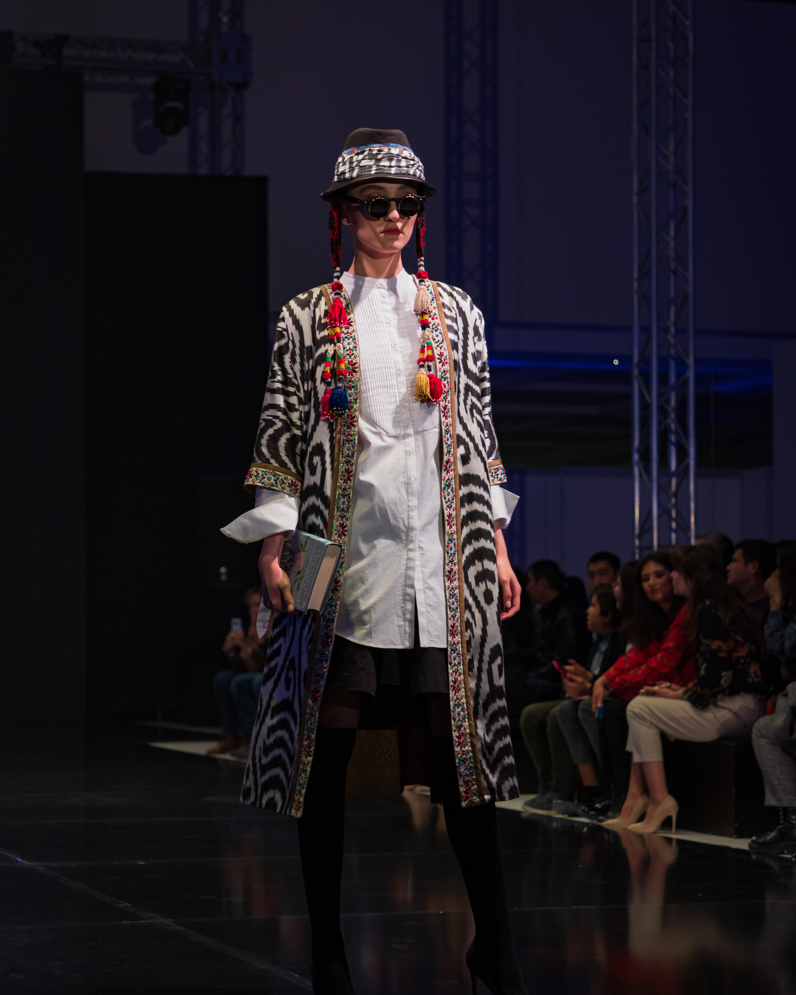 FASHION-ШОУ «НАЦИОНАЛЬНАЯ ОДЕЖДА — ЖЕМЧУЖИНА НОВОГО РЕНЕССАНСА»