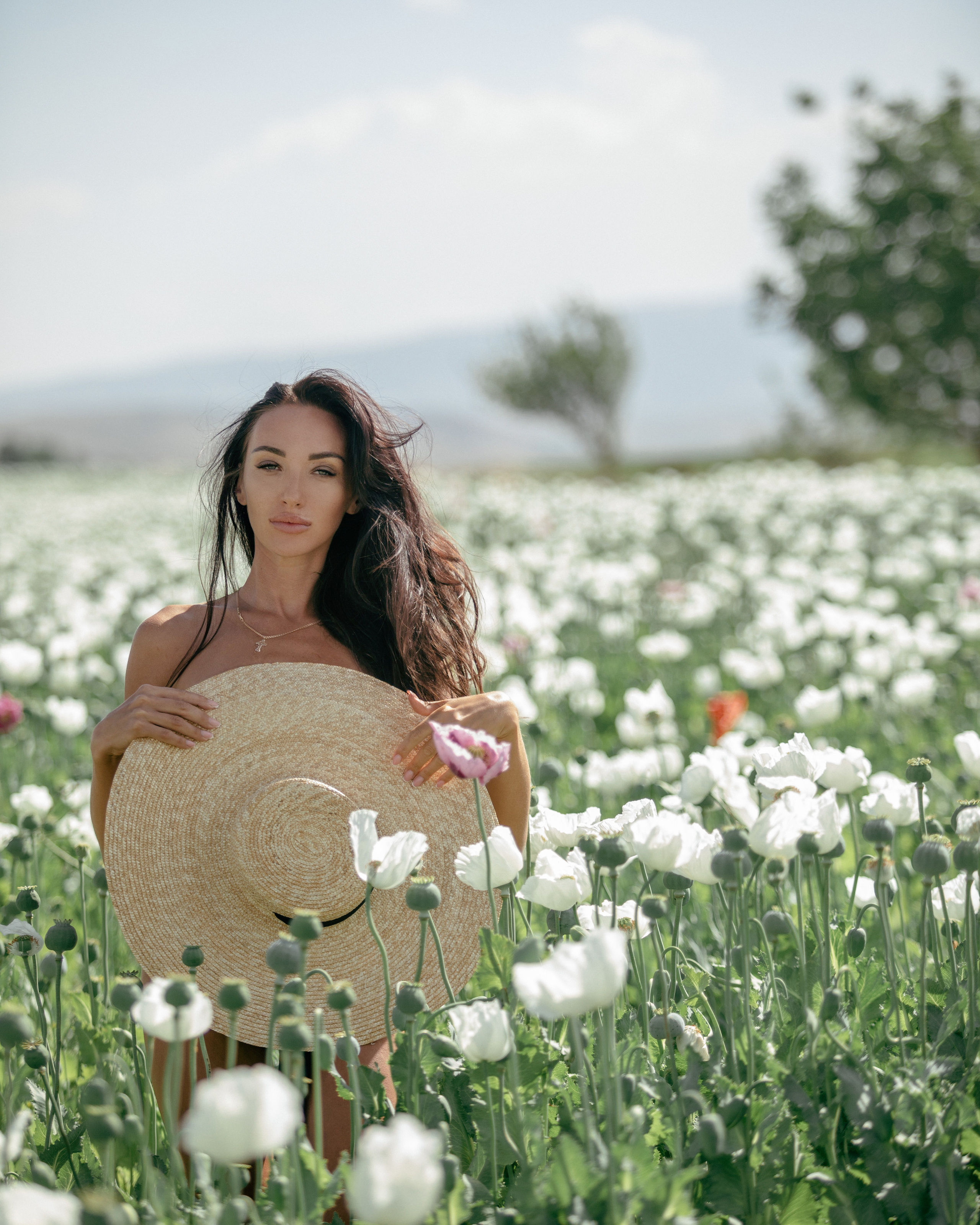 Фотосессия на полях белых маков