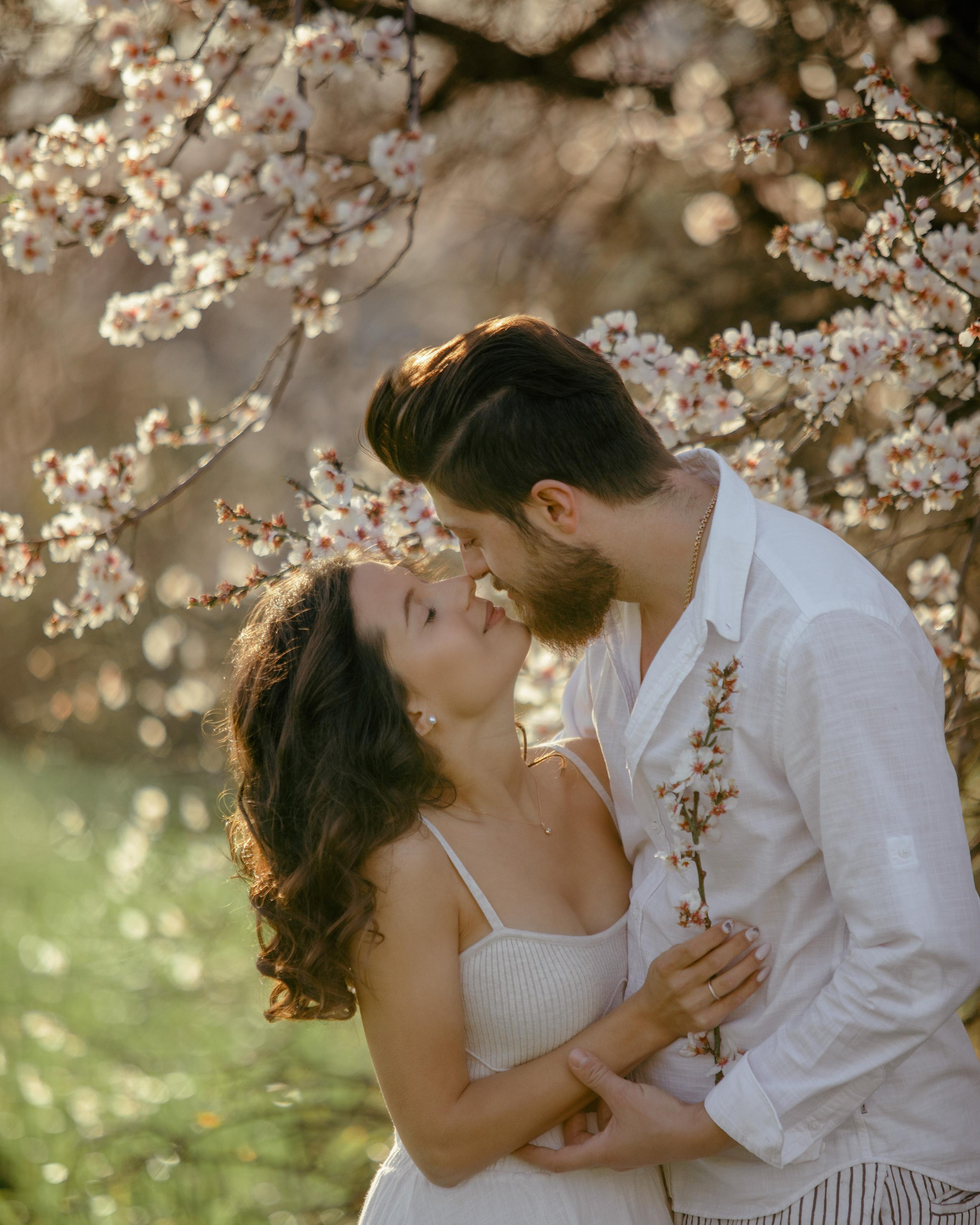 Фотосессия в цветущем миндале