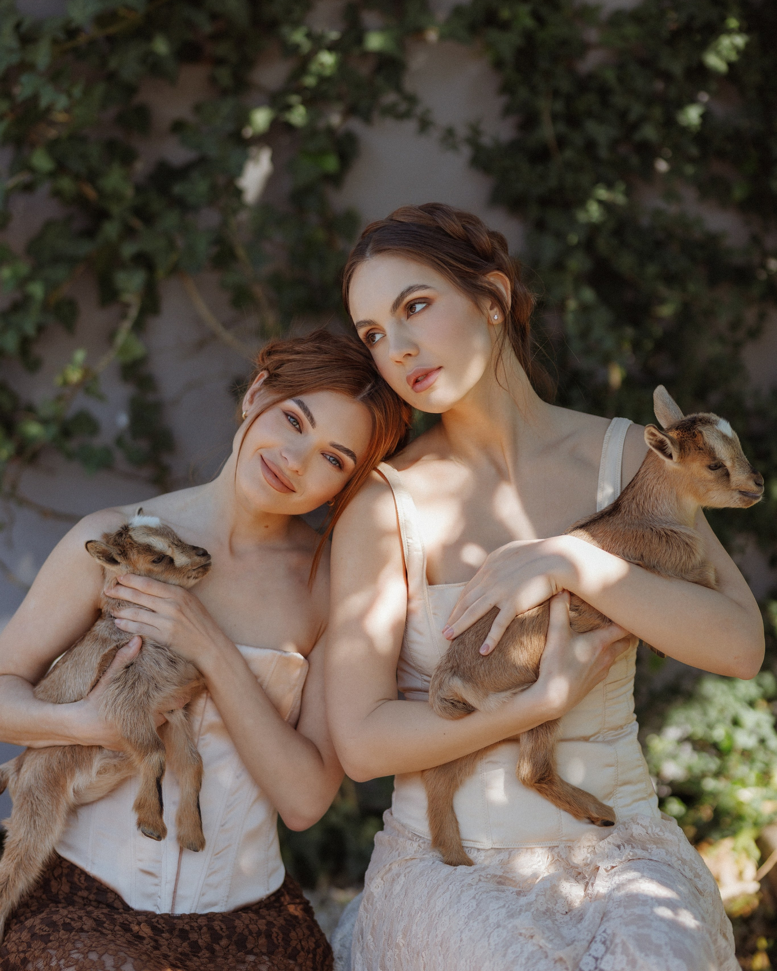 Фото девушек с козочками