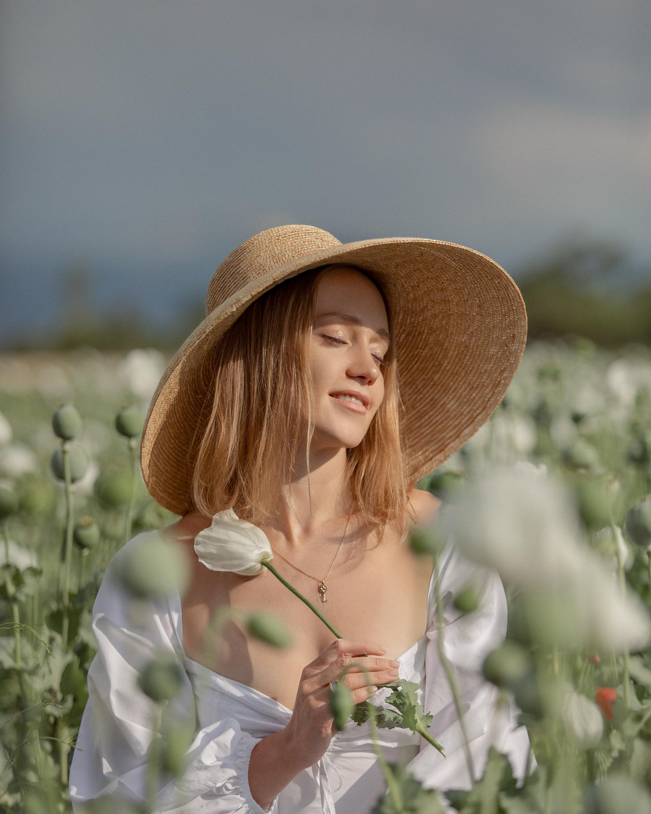 Фотосессия полях в Турции. Белые маки.