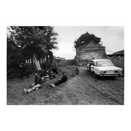 © Миша Масленников / Отдых на траве возле дома №1