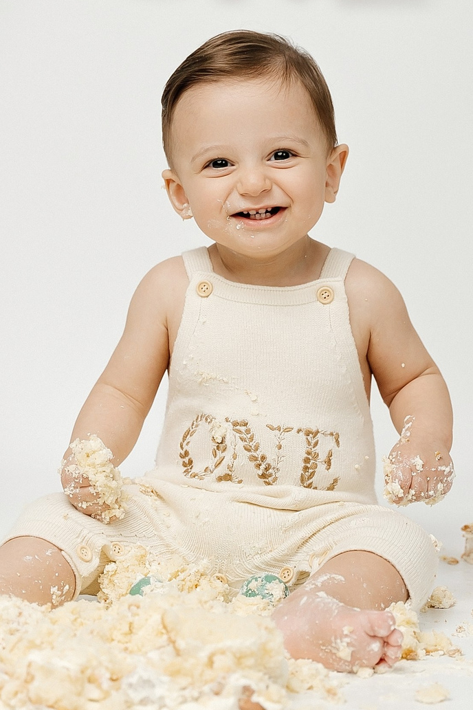 Cake smash outfits for girls. Newborn and family photographer. Hills District. Sydney