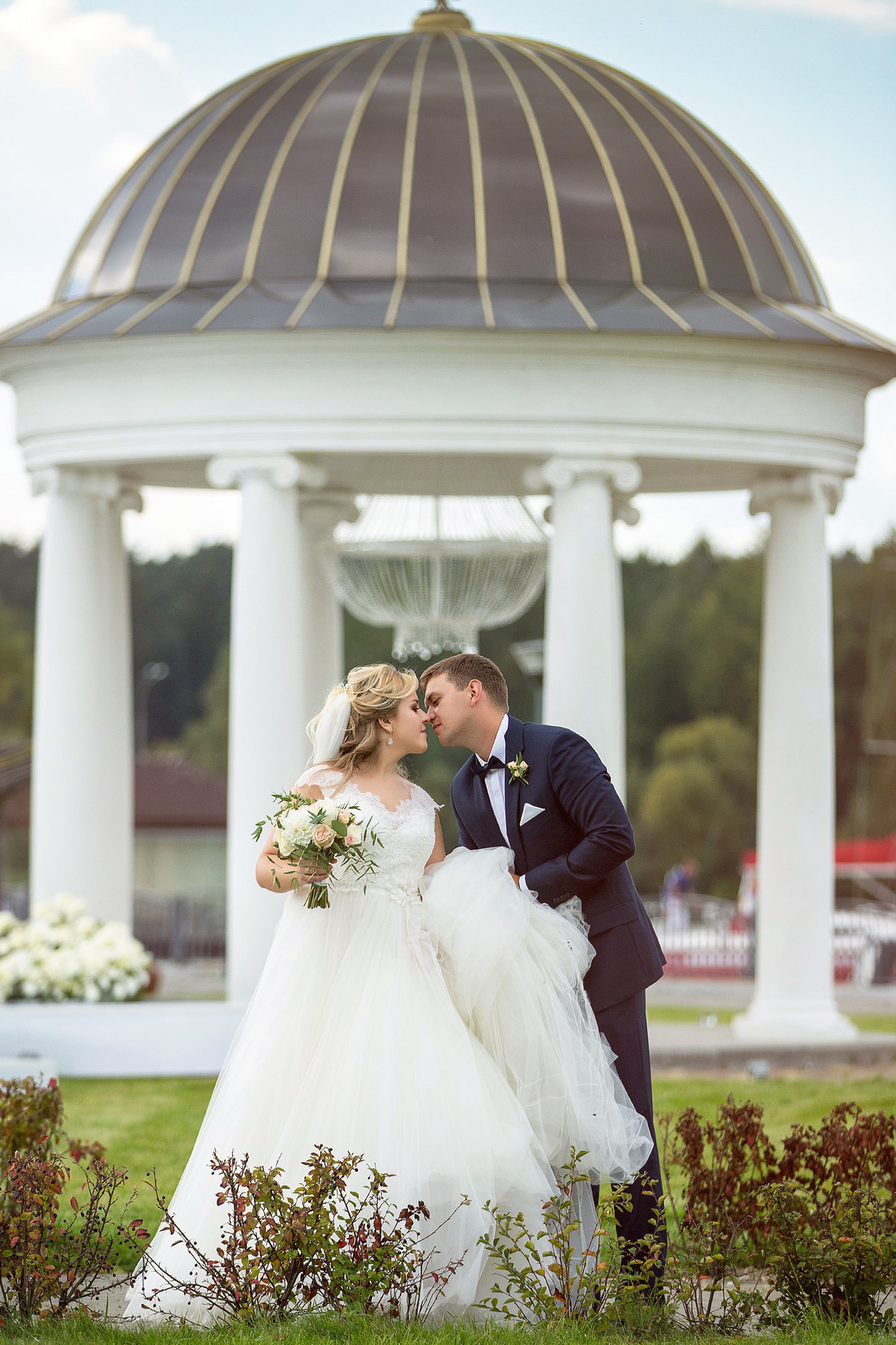 Book a photoshoot in Rochester Hills. Anastasia Post: Wedding and Editorial Photography