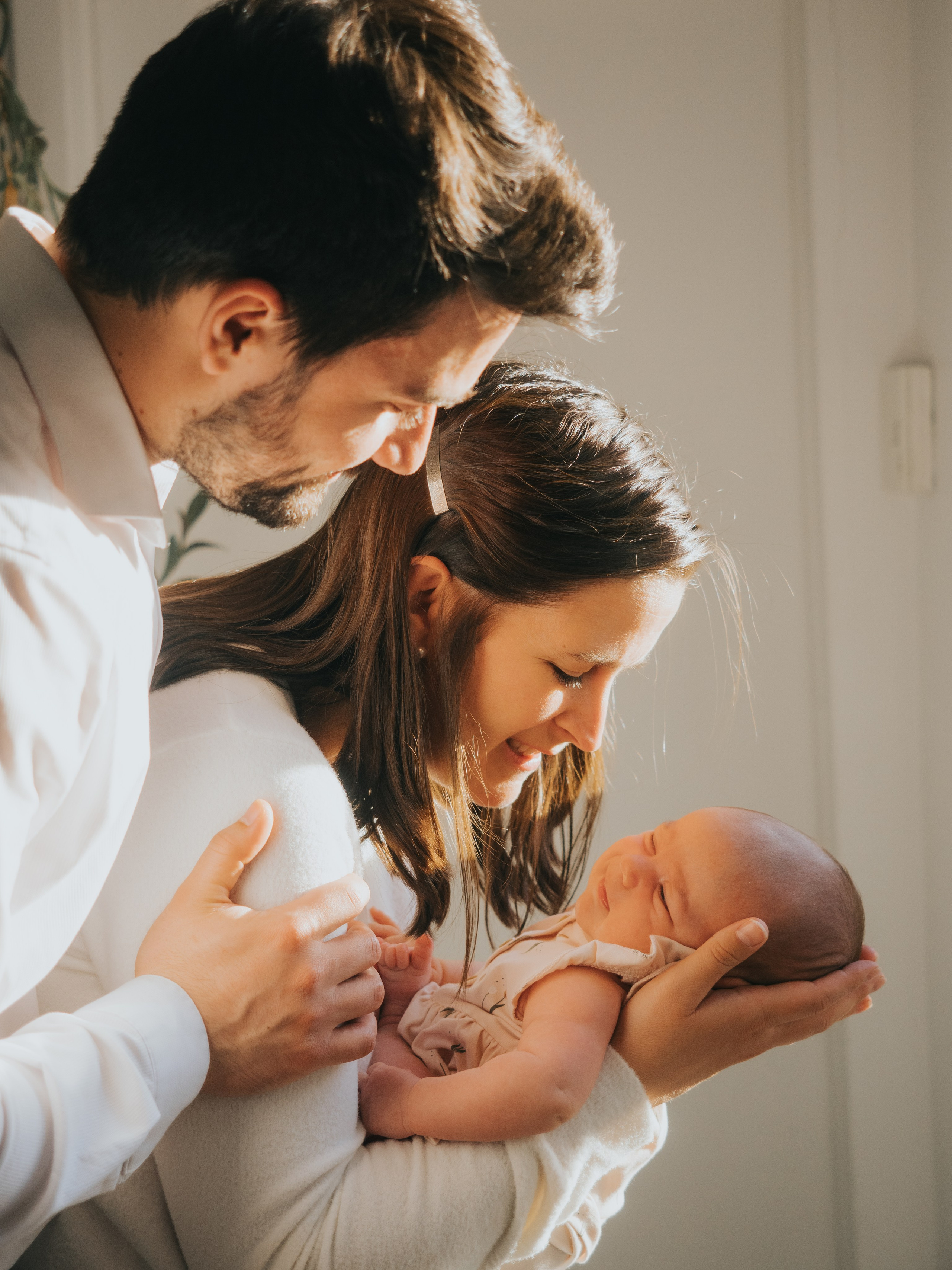 Your Montreal in-home Newborn Session  — what to expect, how to prepare and what to take in consideration. Mimosa Studios — Motherhood & Family Photographer in Montreal